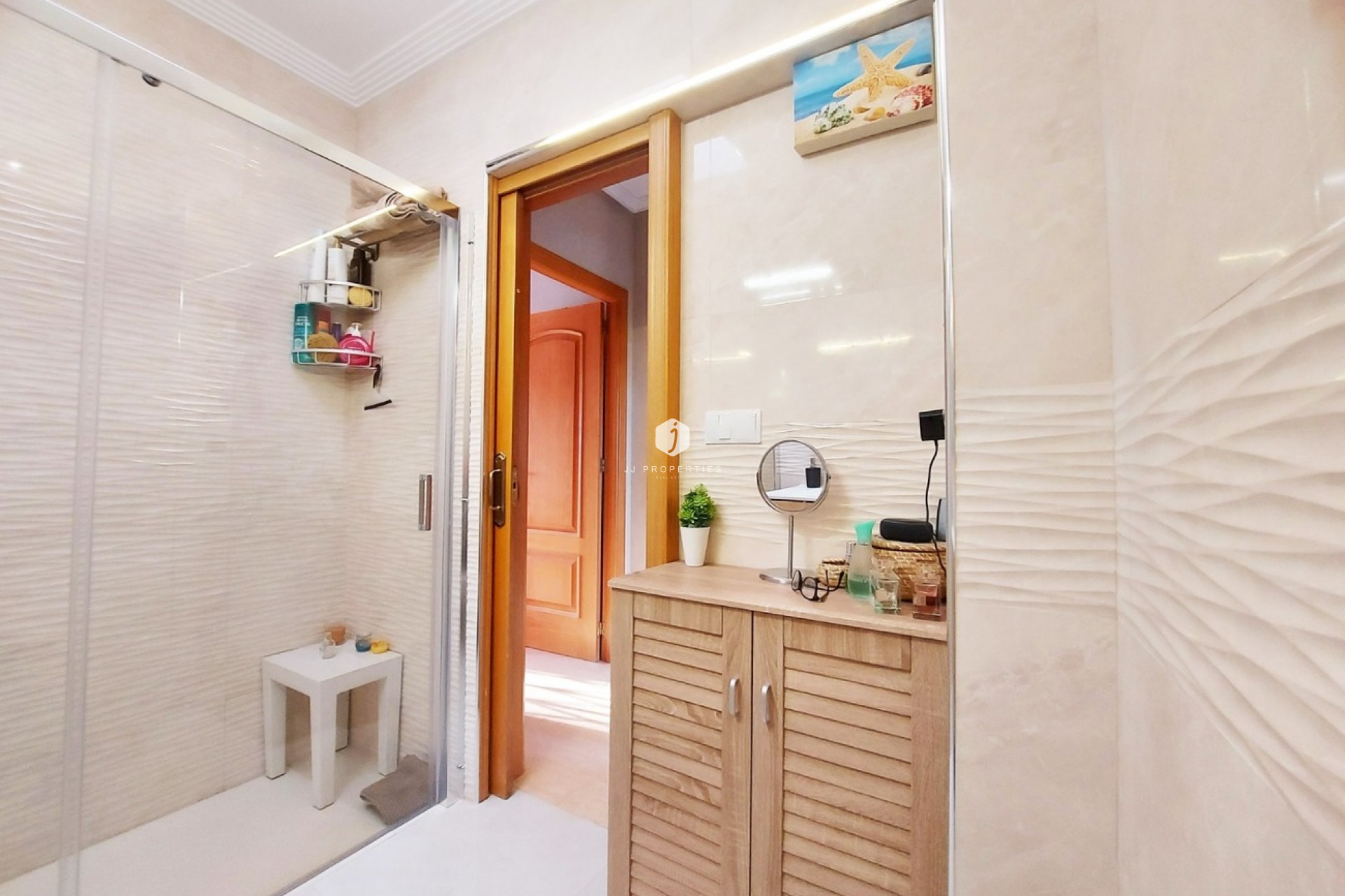 Resale - Chalet -
Torrevieja