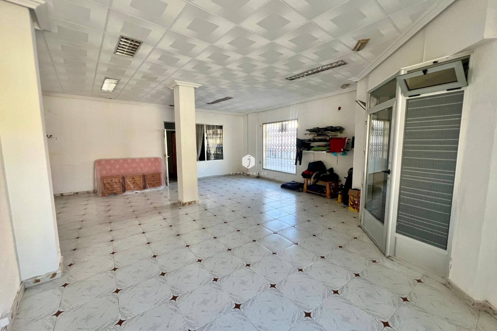 Resale - Commercial -
Jacarilla