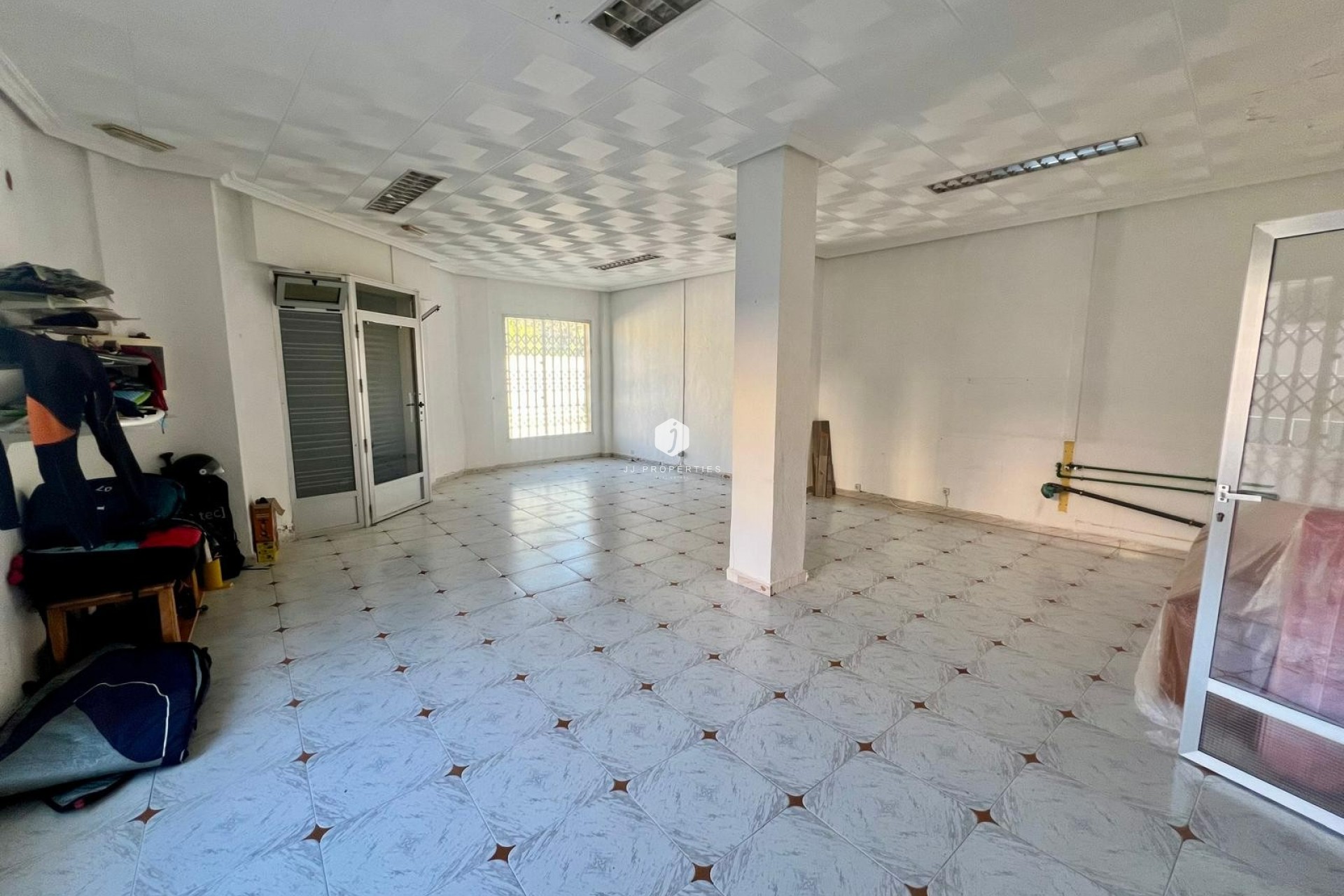 Resale - Commercial -
Jacarilla