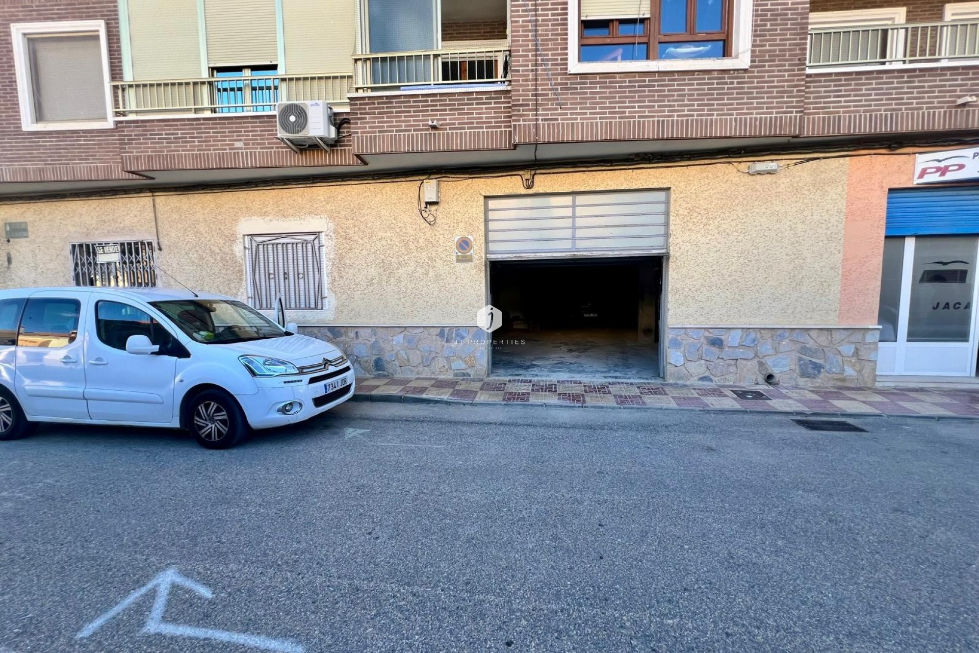 Resale - Commercial -
Jacarilla