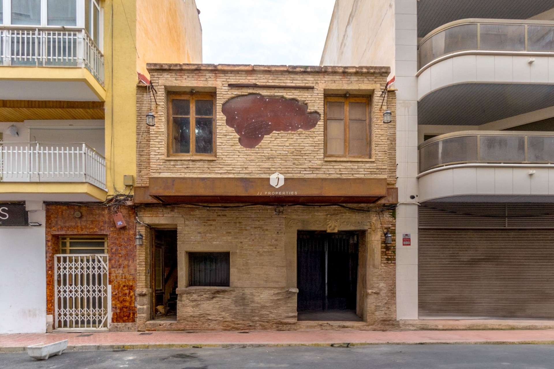 Resale - Commercial -
Torrevieja