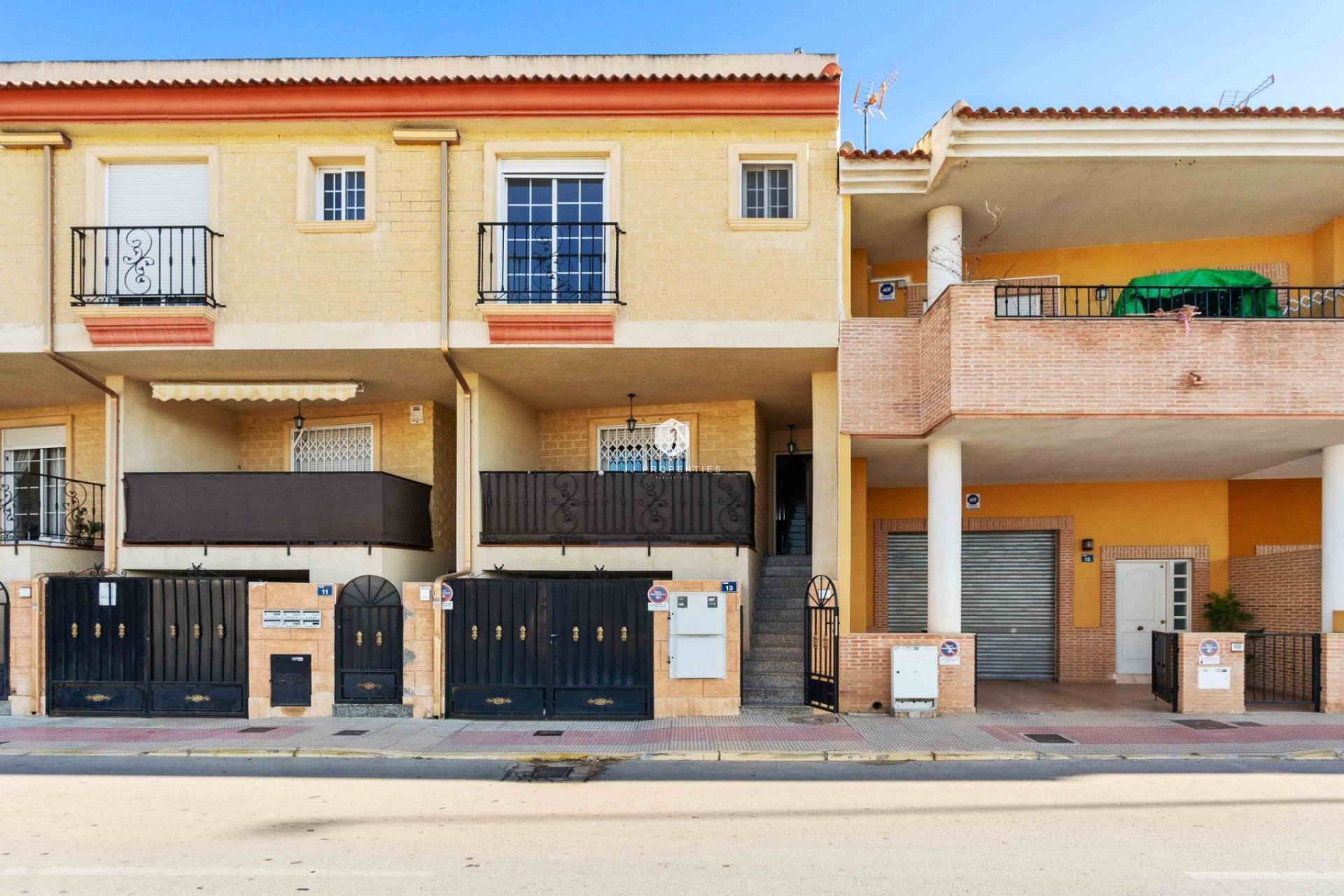 Resale - Duplex -
Catral