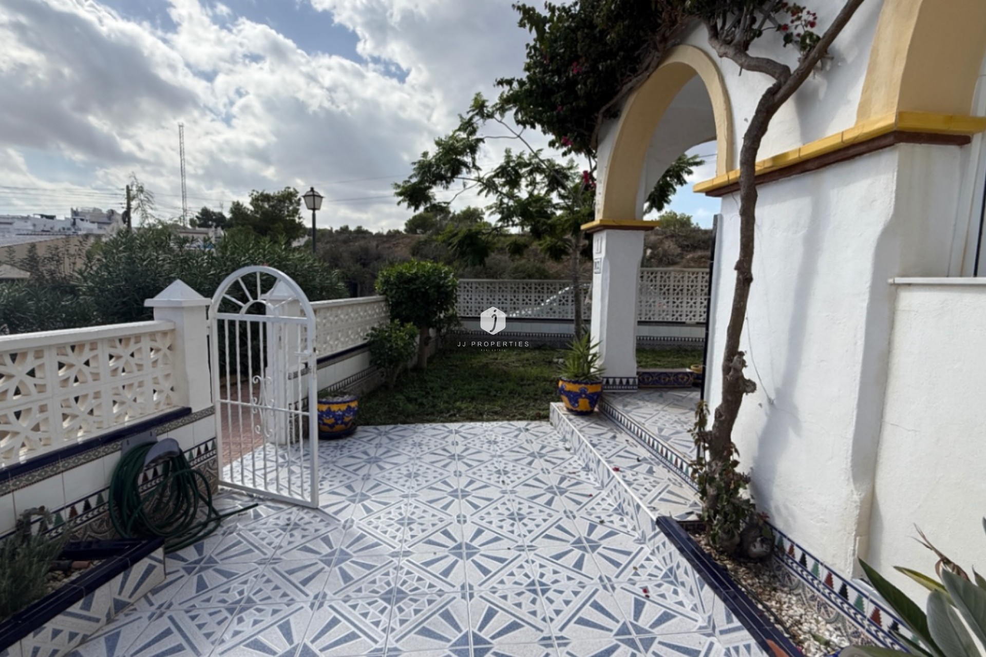 Resale - Duplex -
San Miguel de Salinas - Inland