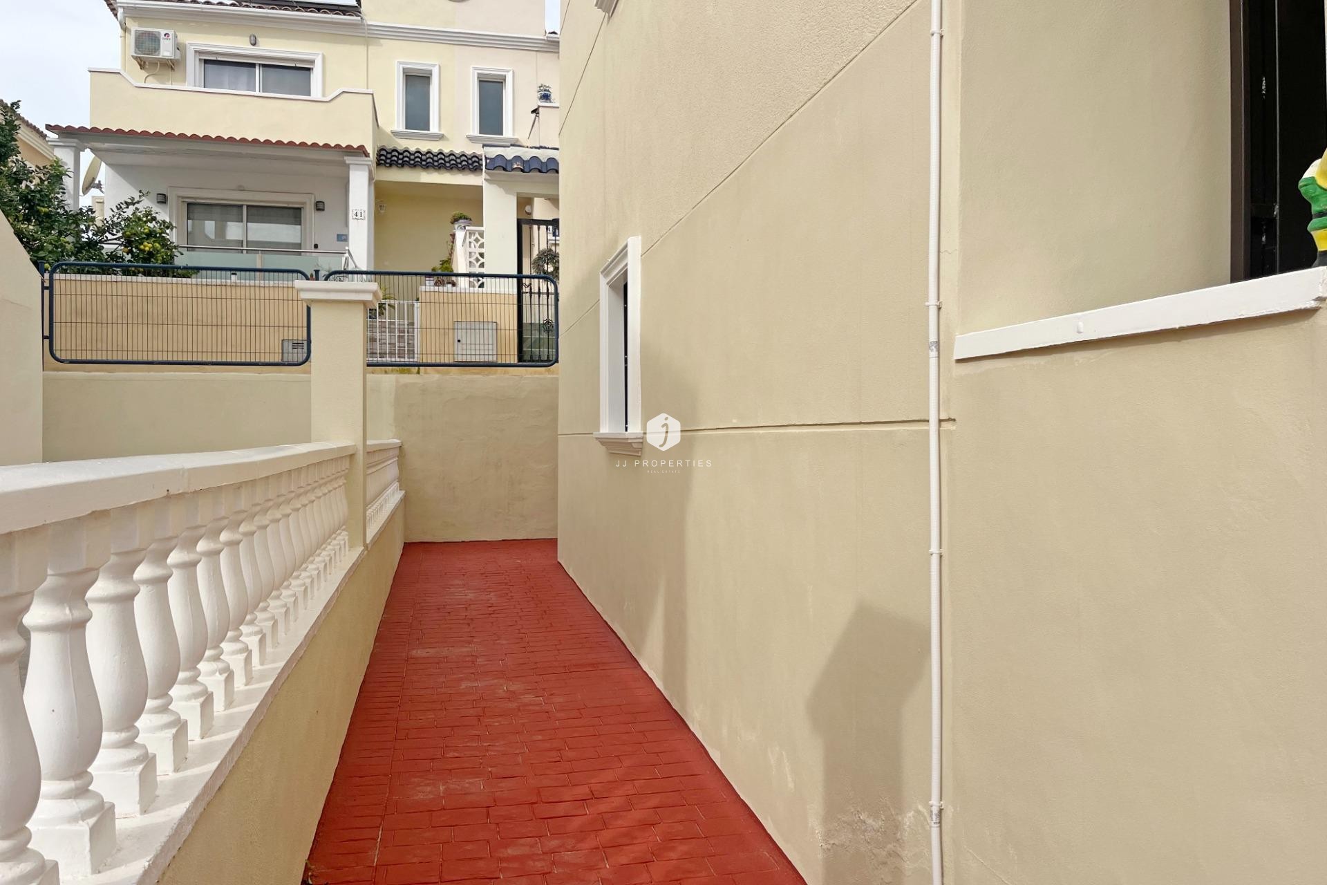 Resale - Duplex -
San Miguel de Salinas - Las Filipinas