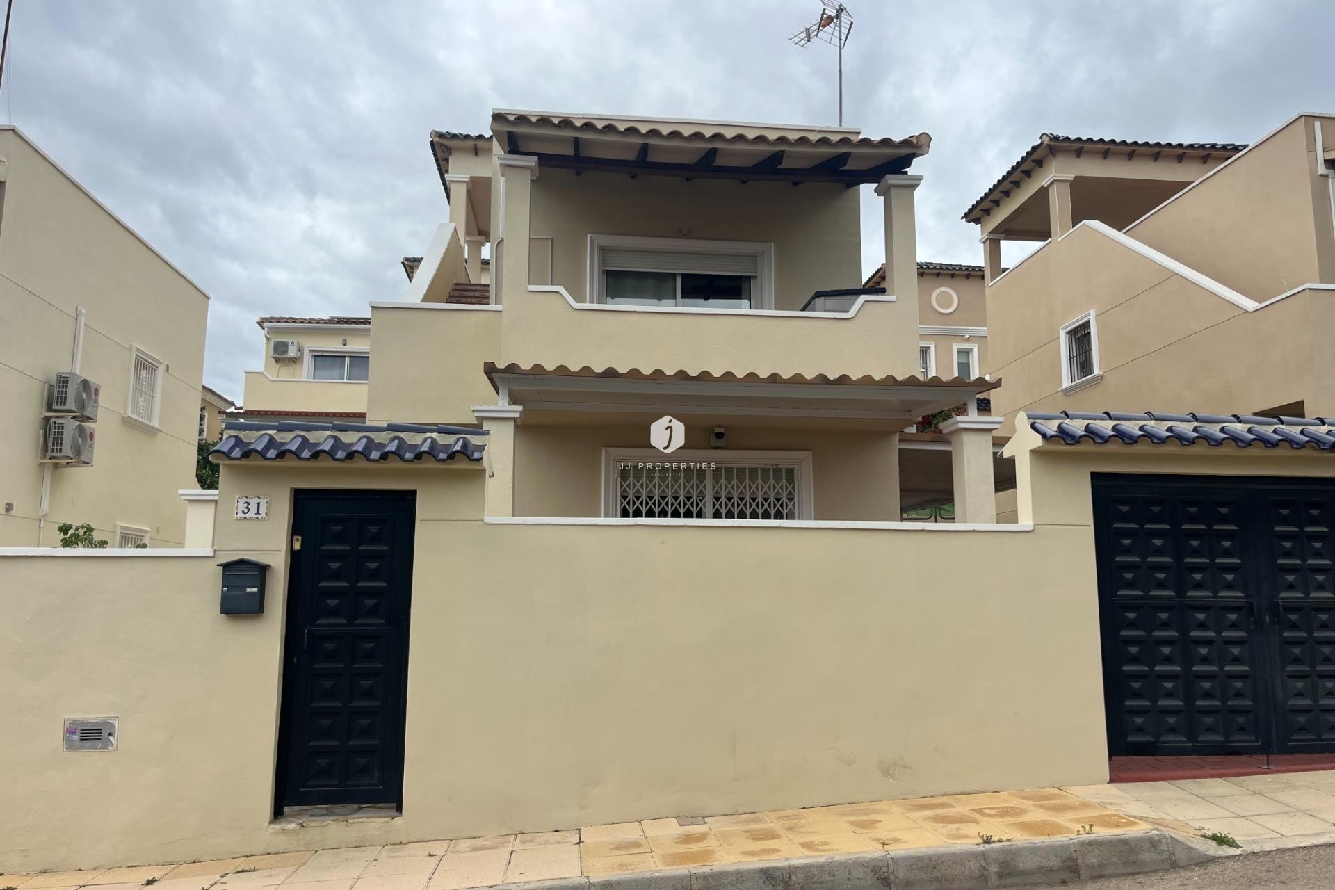 Resale - Duplex -
San Miguel de Salinas - Las Filipinas