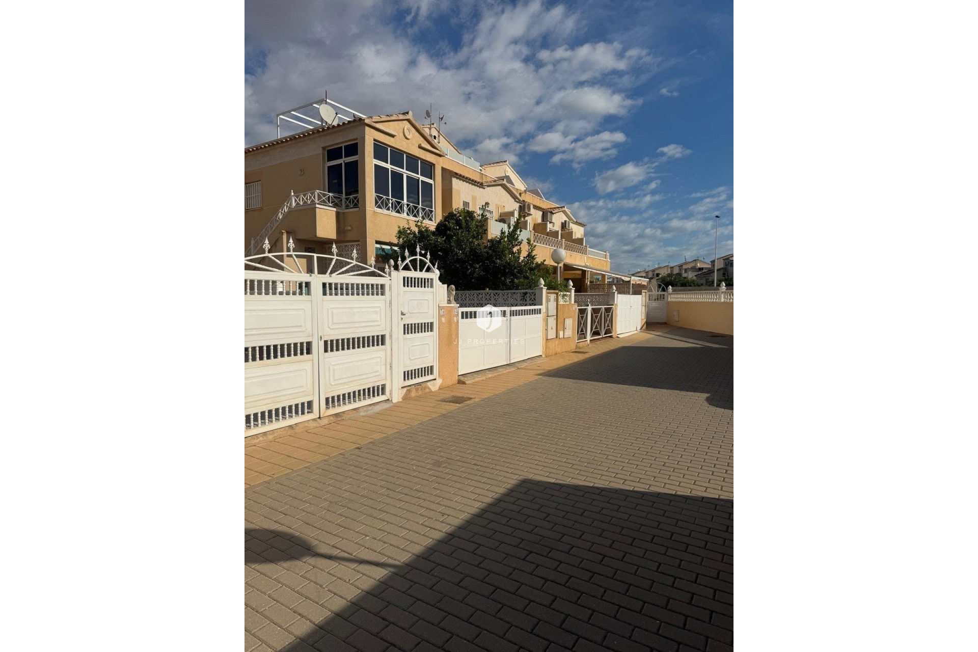 Resale - Duplex -
Torrevieja - Torreblanca