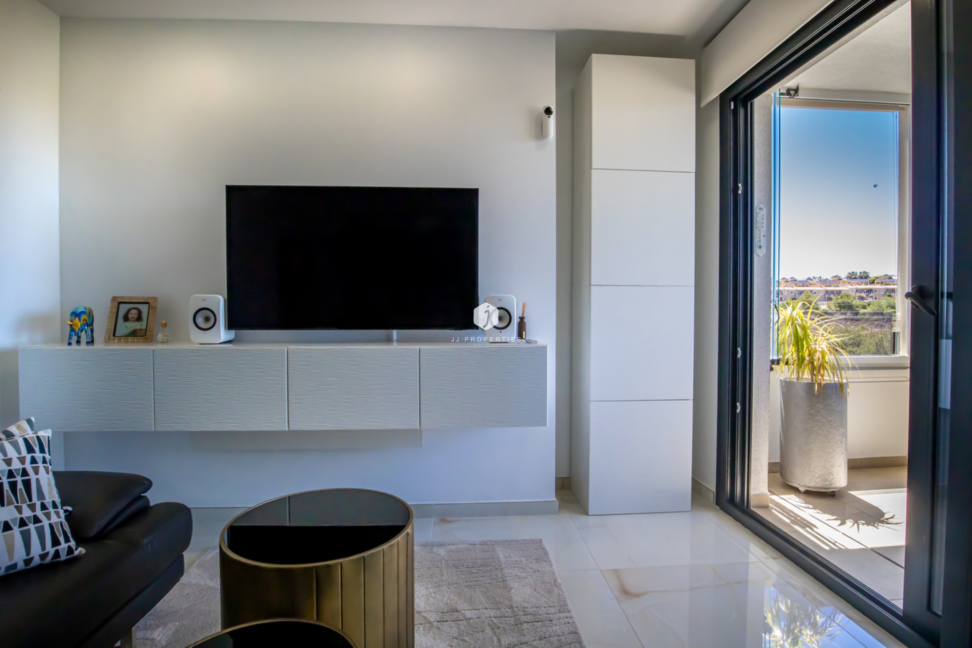 Resale - Penthouse -
Los Altos - AMANECER