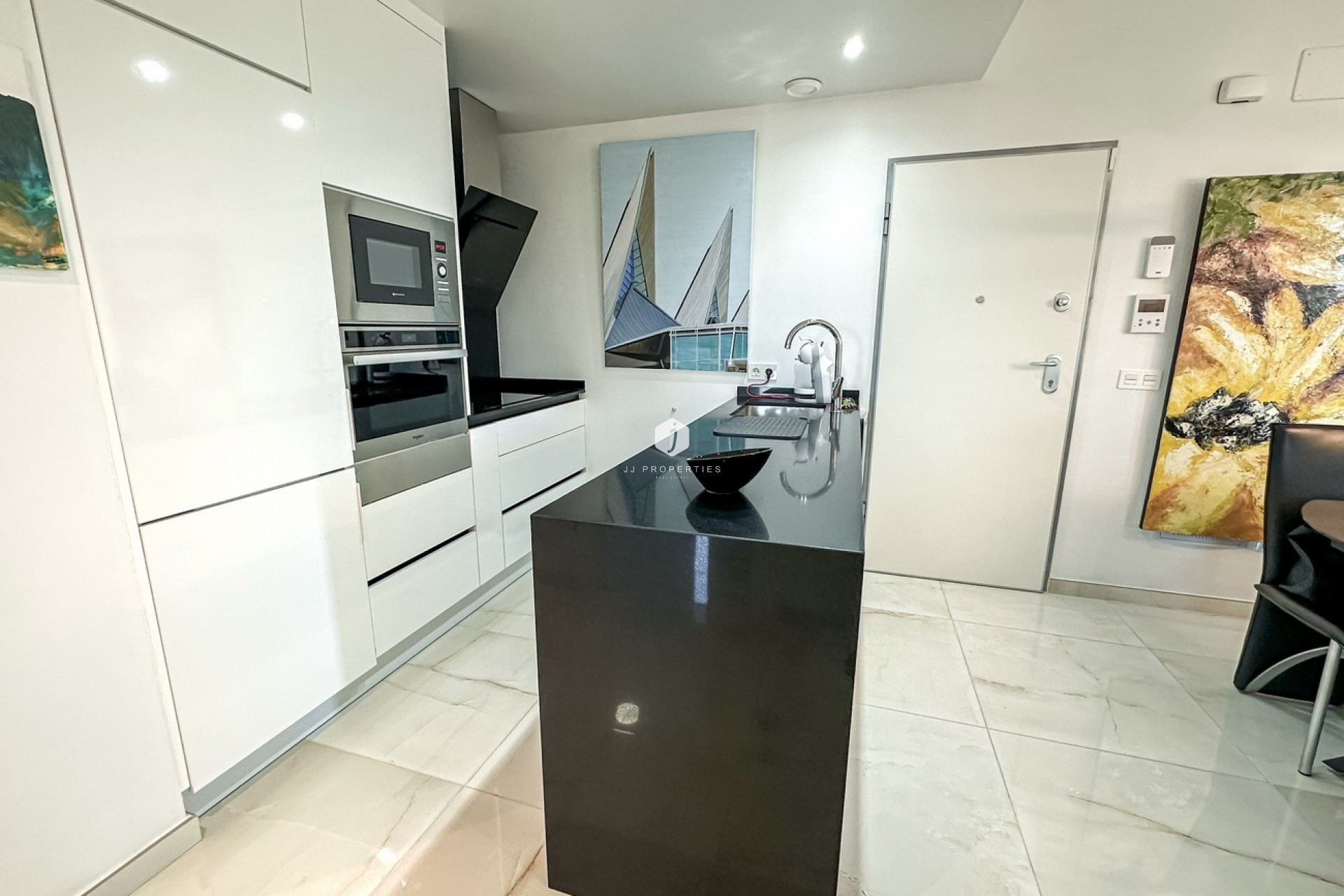 Resale - Penthouse -
Los Altos - AMANECER