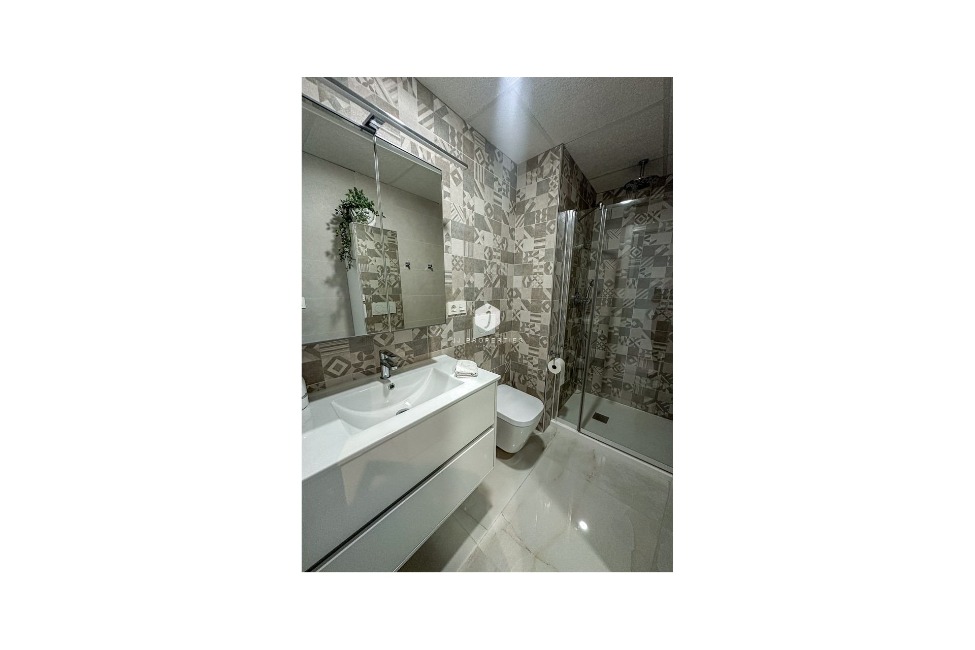 Resale - Penthouse -
Los Altos - AMANECER