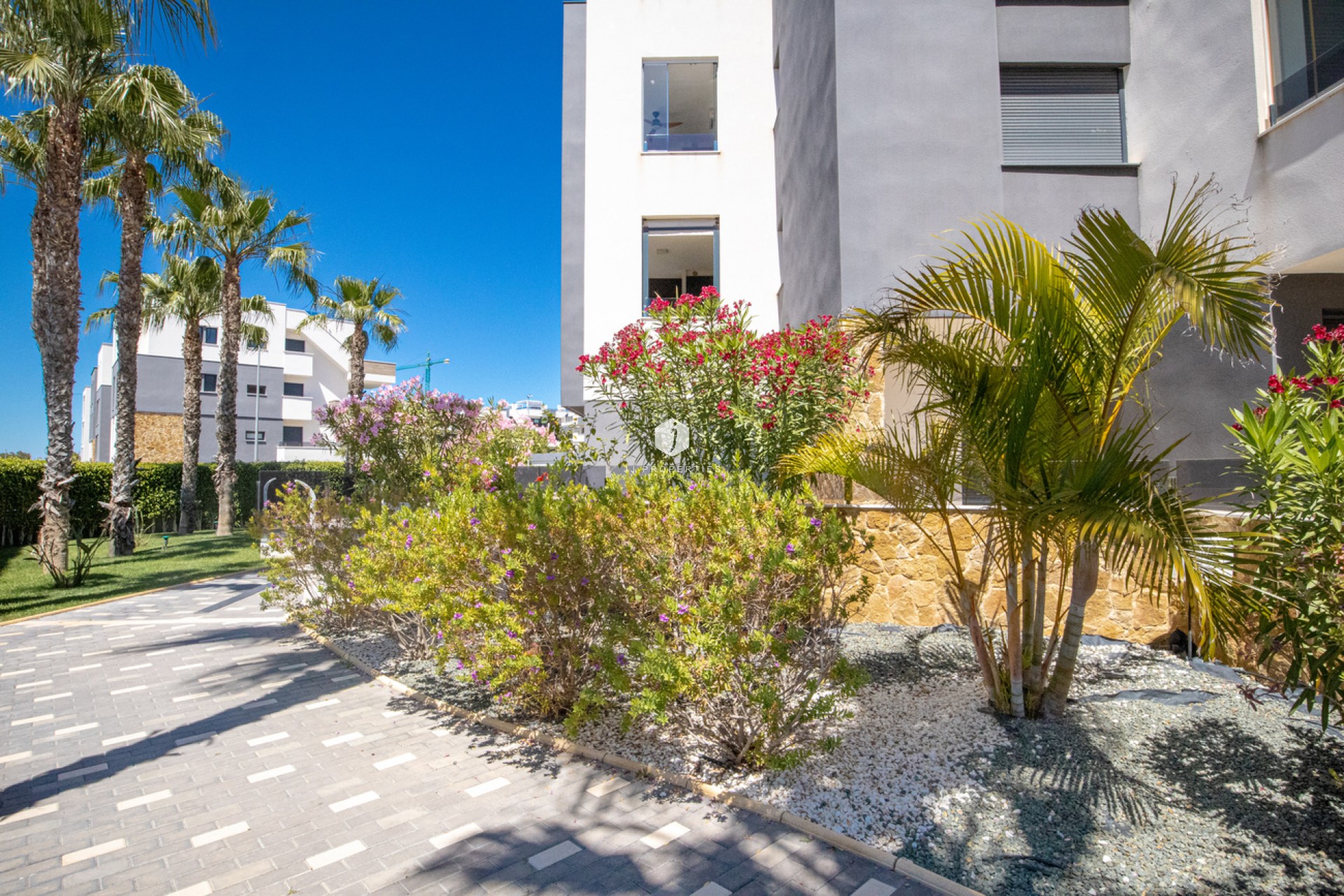 Resale - Penthouse -
Los Altos - AMANECER