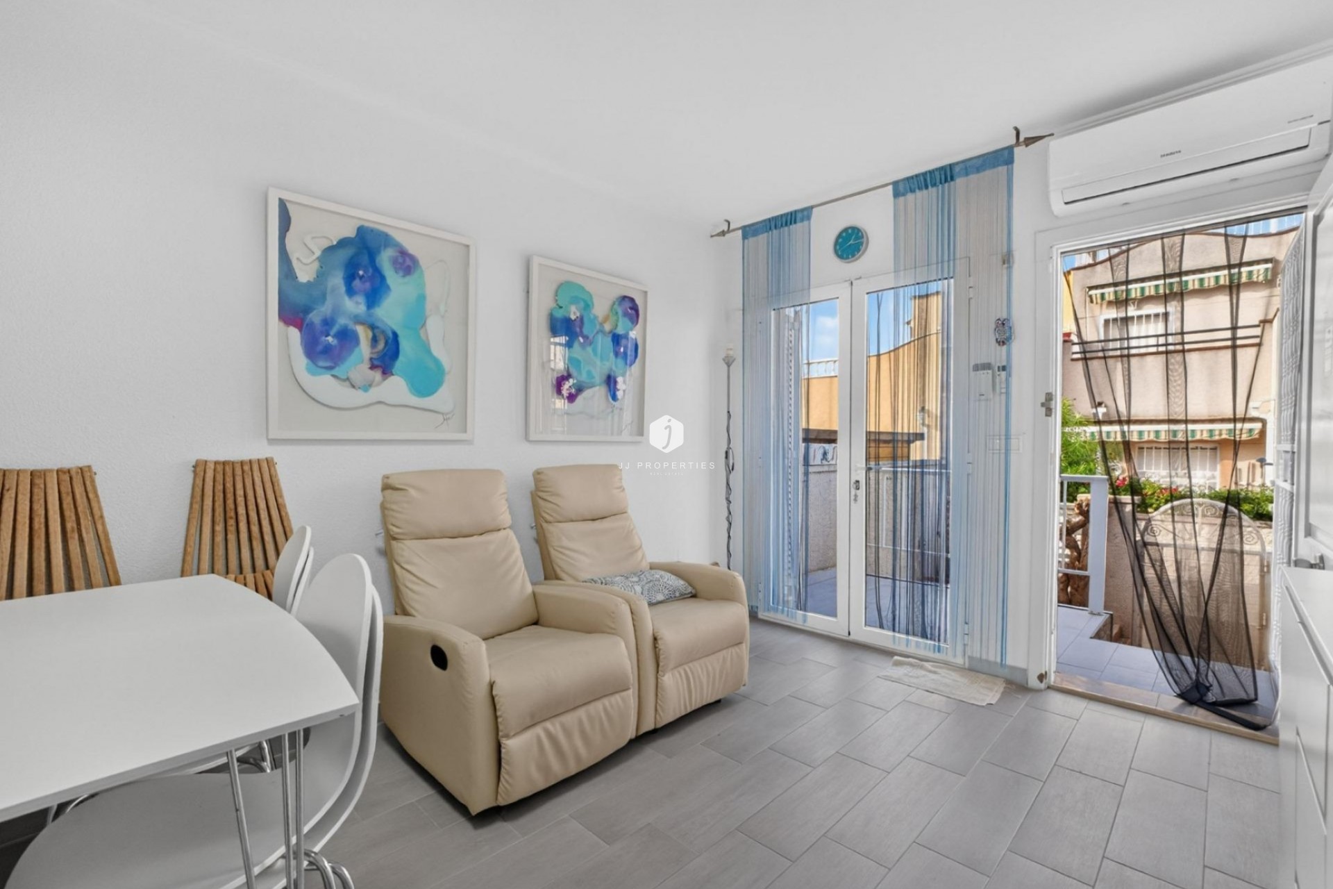 Resale - Townhouse -
Torrevieja - Lago jardin