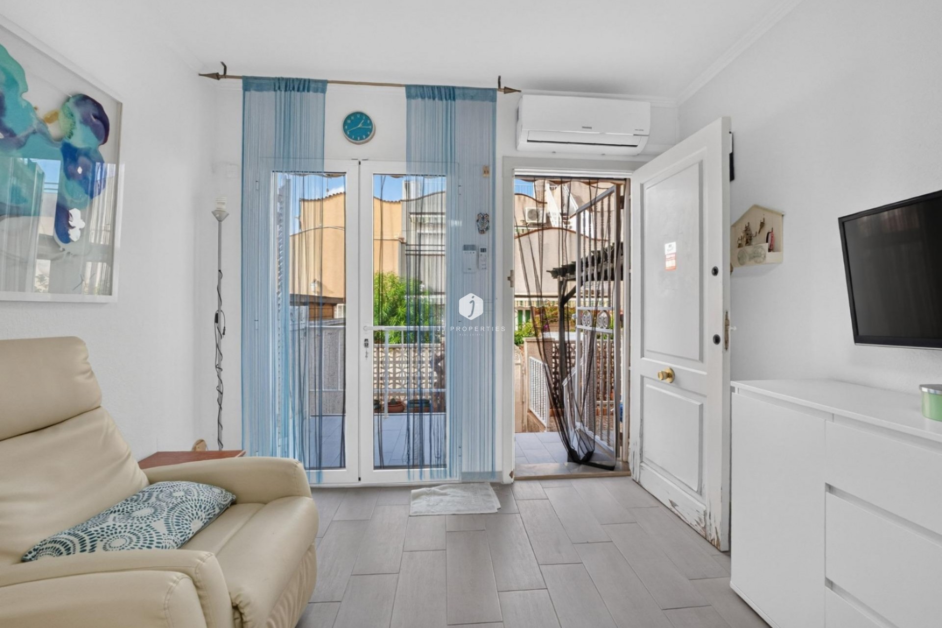 Resale - Townhouse -
Torrevieja - Lago jardin