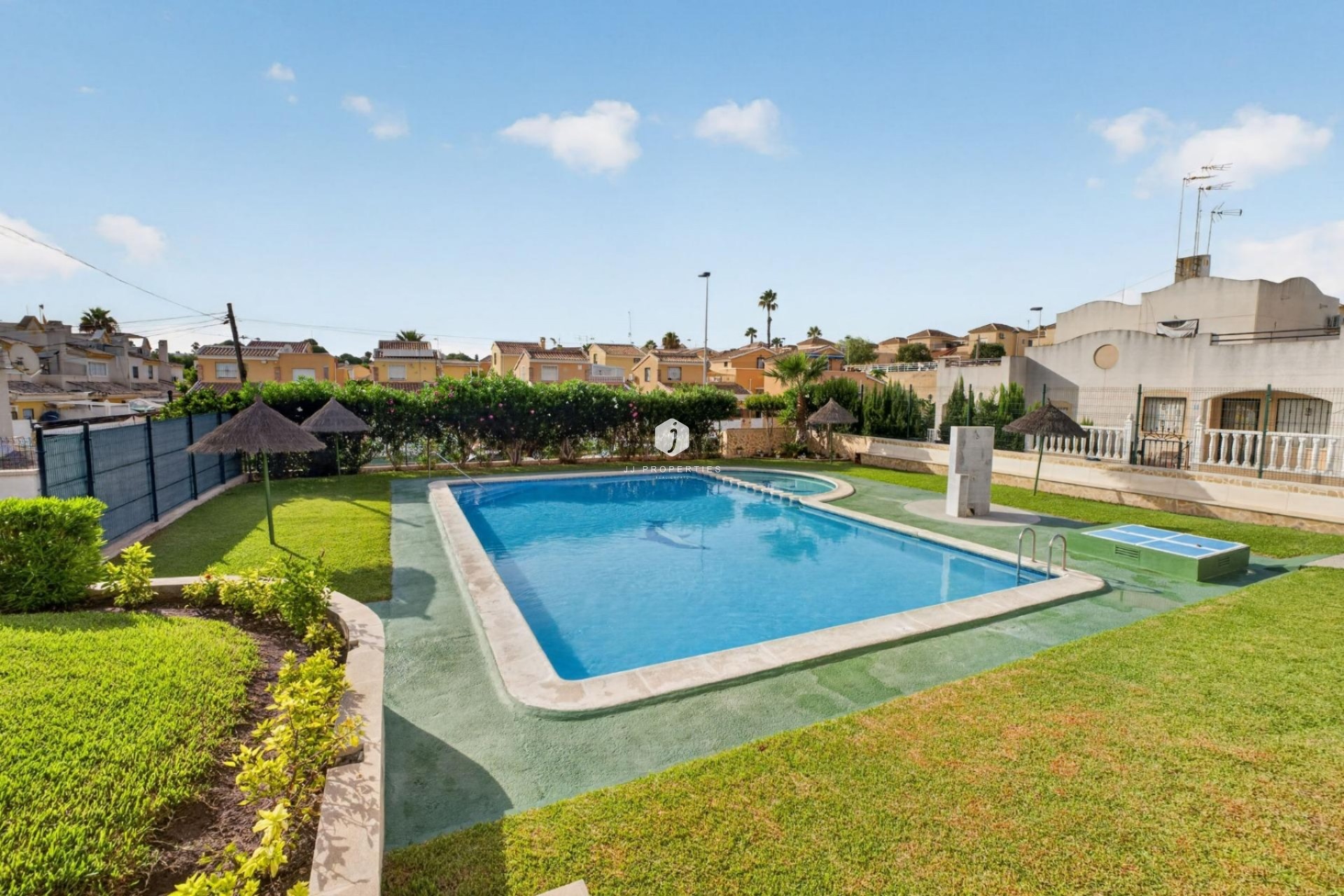 Resale - Townhouse -
Torrevieja - Lago jardin