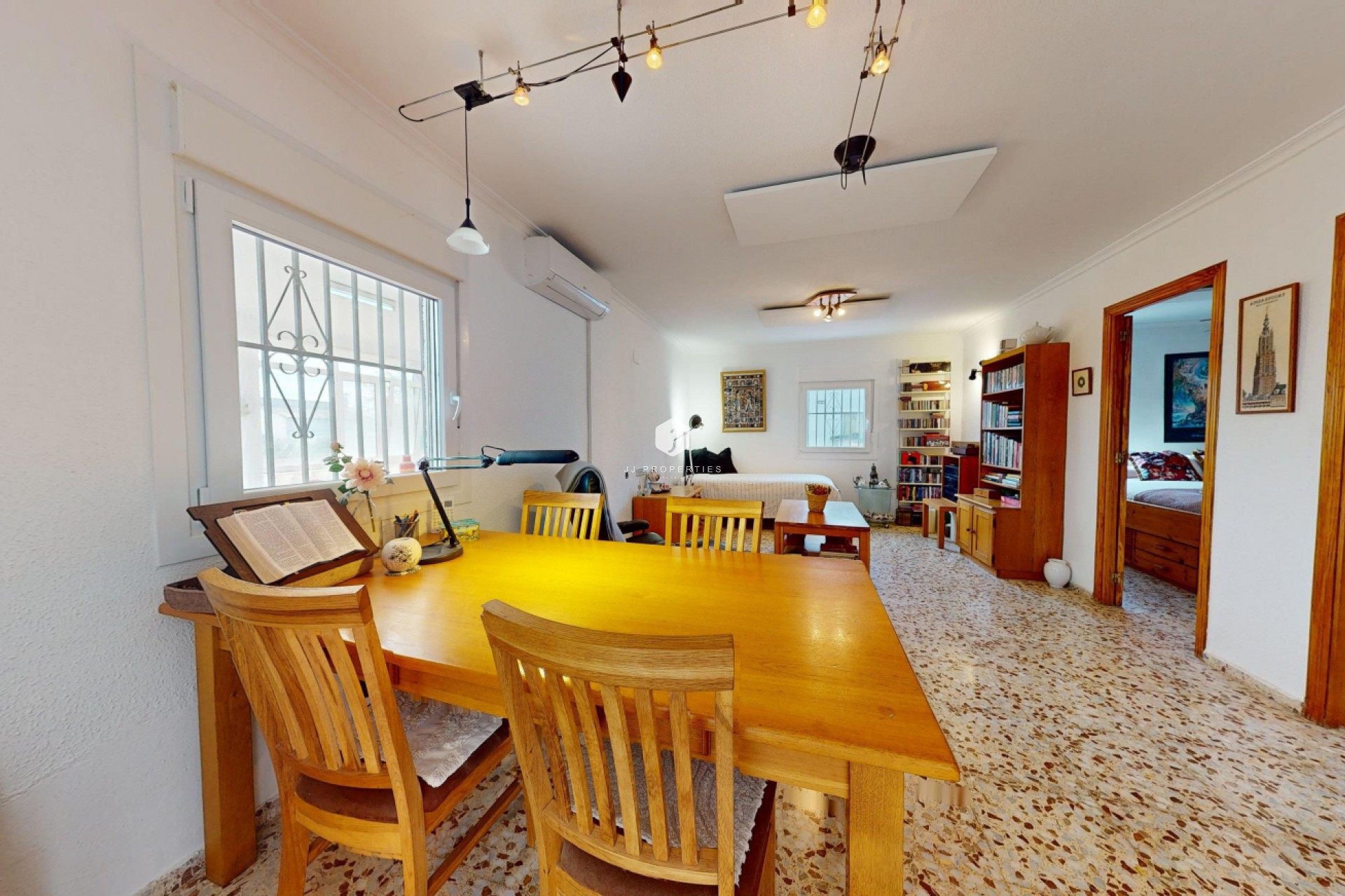 Resale - Villa -
Albatera - Inland