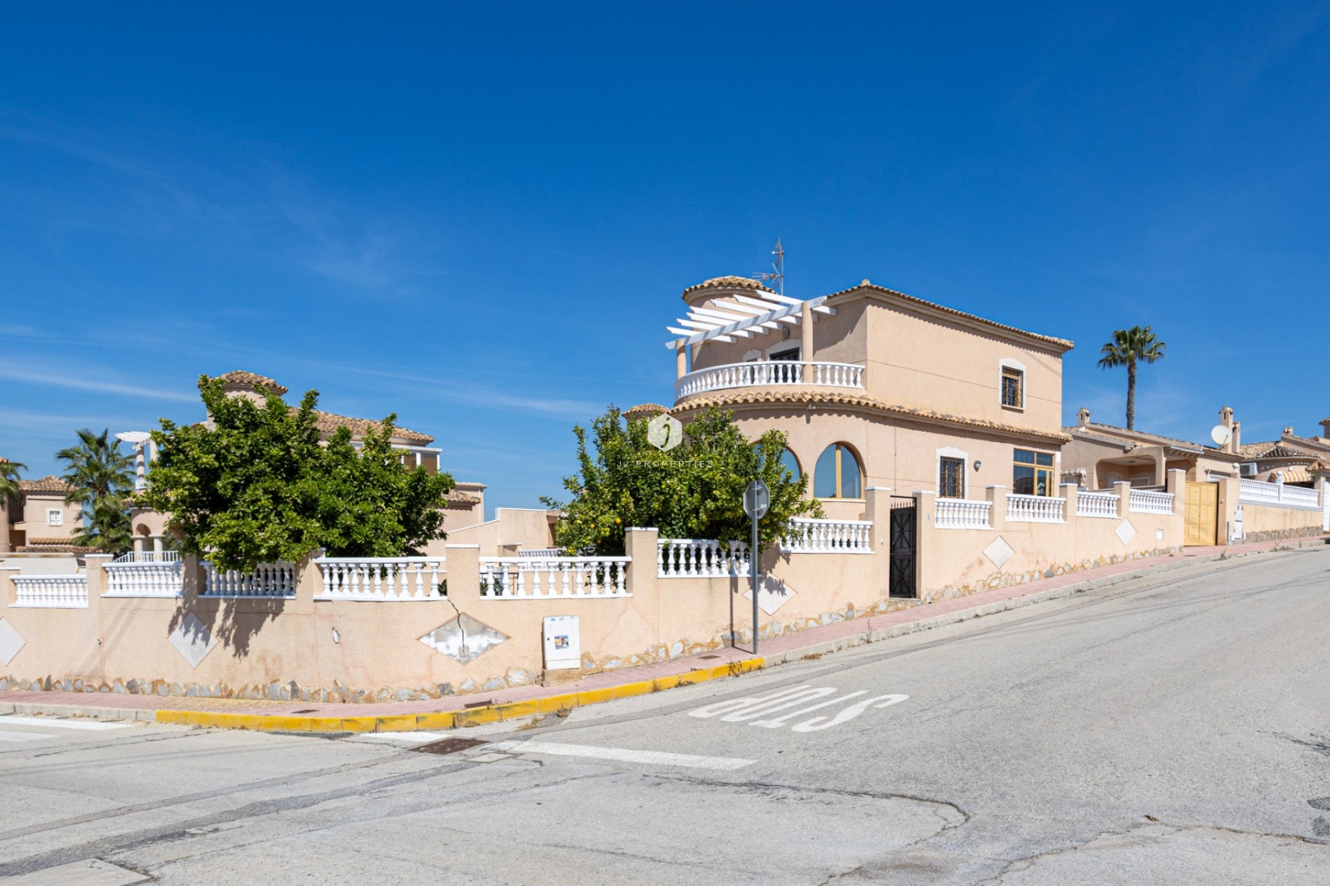 Resale - Villa -
Benijofar - Costa Blanca