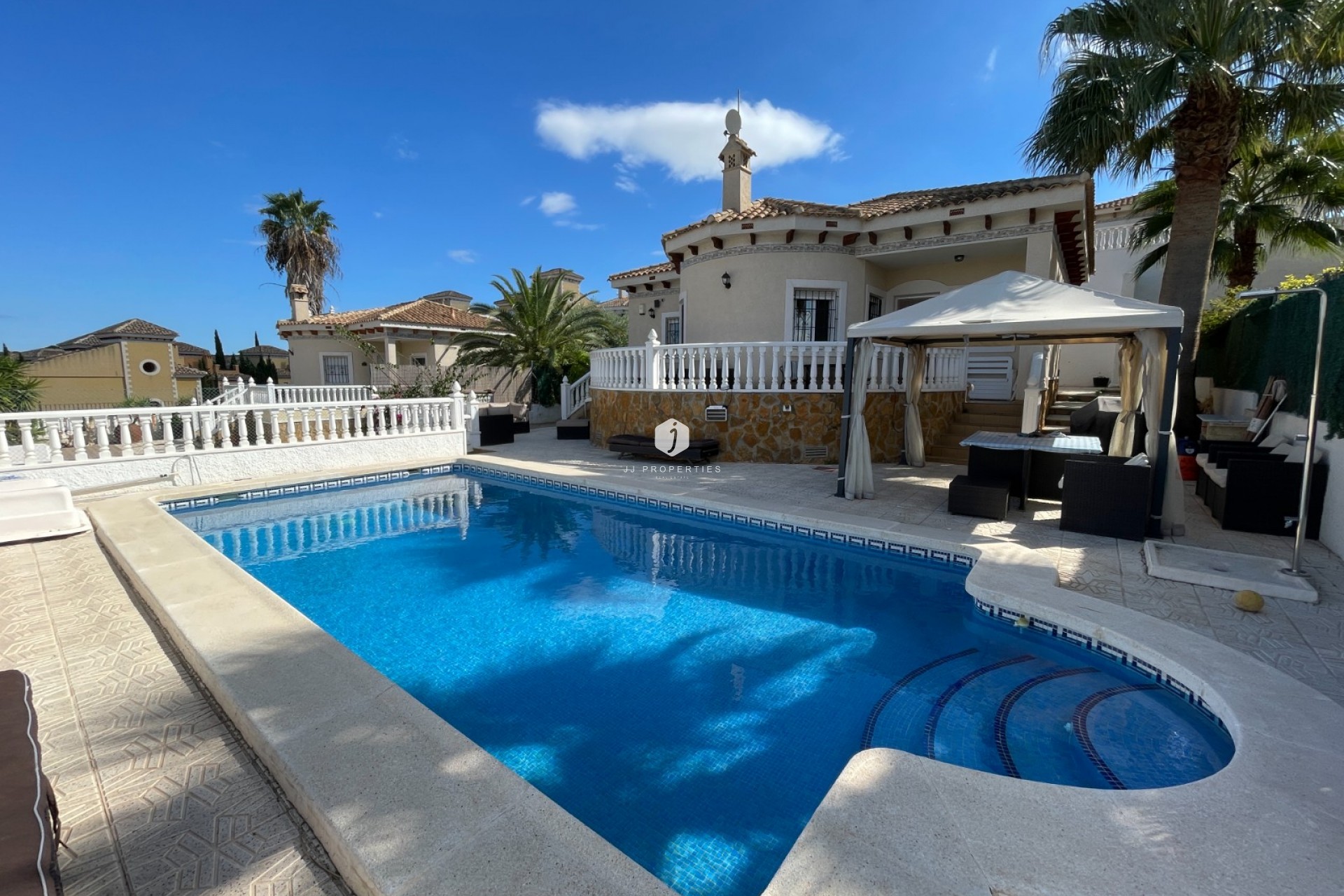 Resale - Villa -
Bigastro - Inland