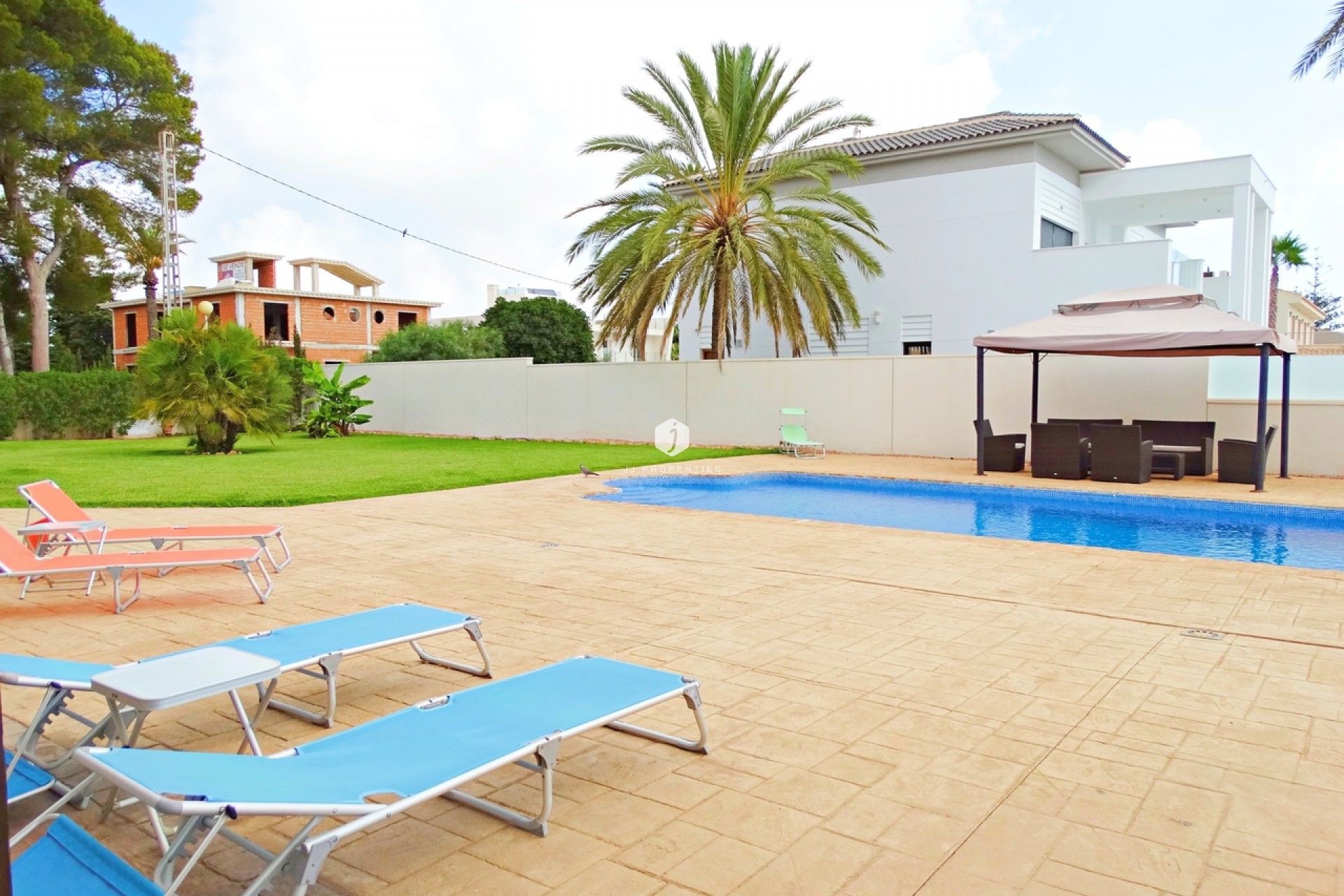 Resale - Villa -
Cabo Roig - Costa Blanca