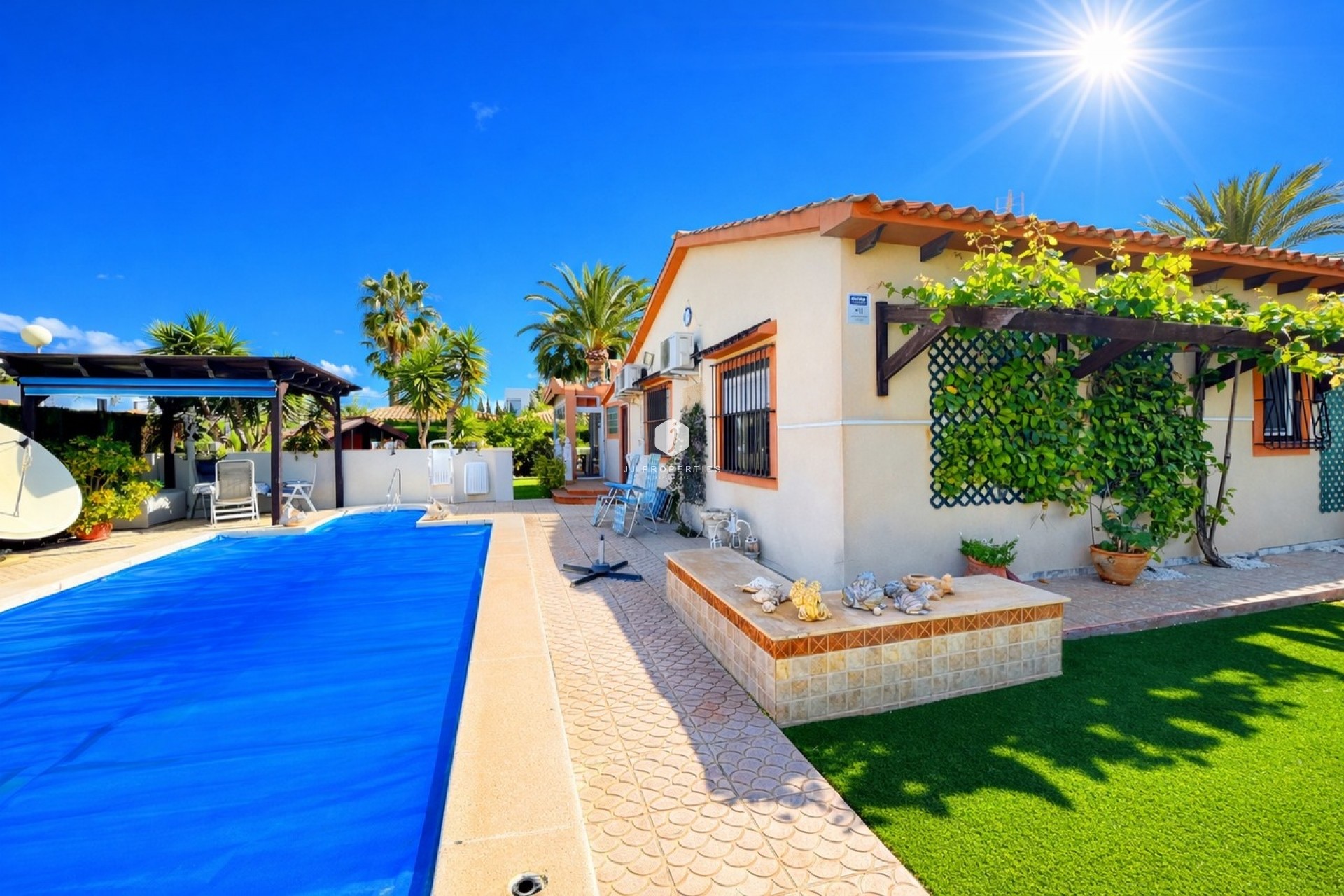 Resale - Villa -
Cabo Roig - Costa Blanca