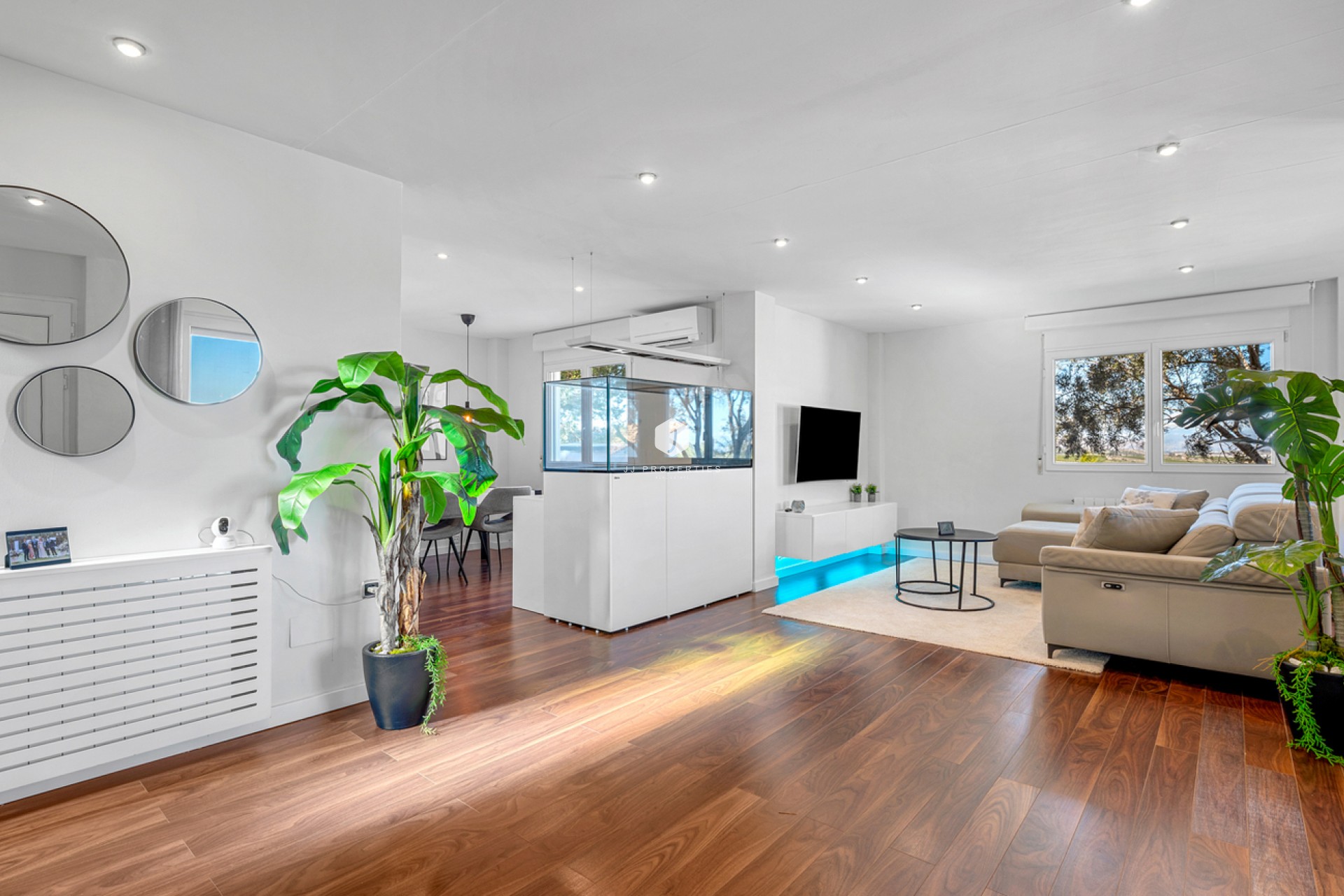 Resale - Villa -
Ciudad De Las Comunicaciones - Costa Blanca