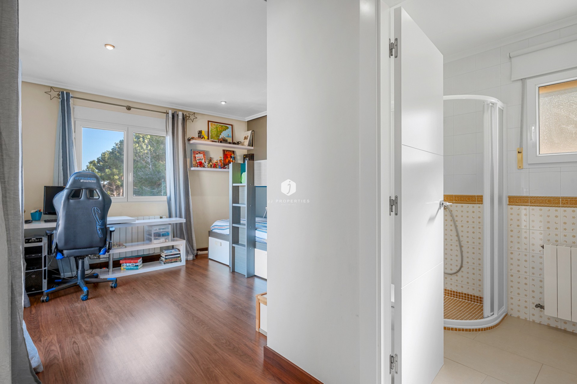Resale - Villa -
Ciudad De Las Comunicaciones - Costa Blanca