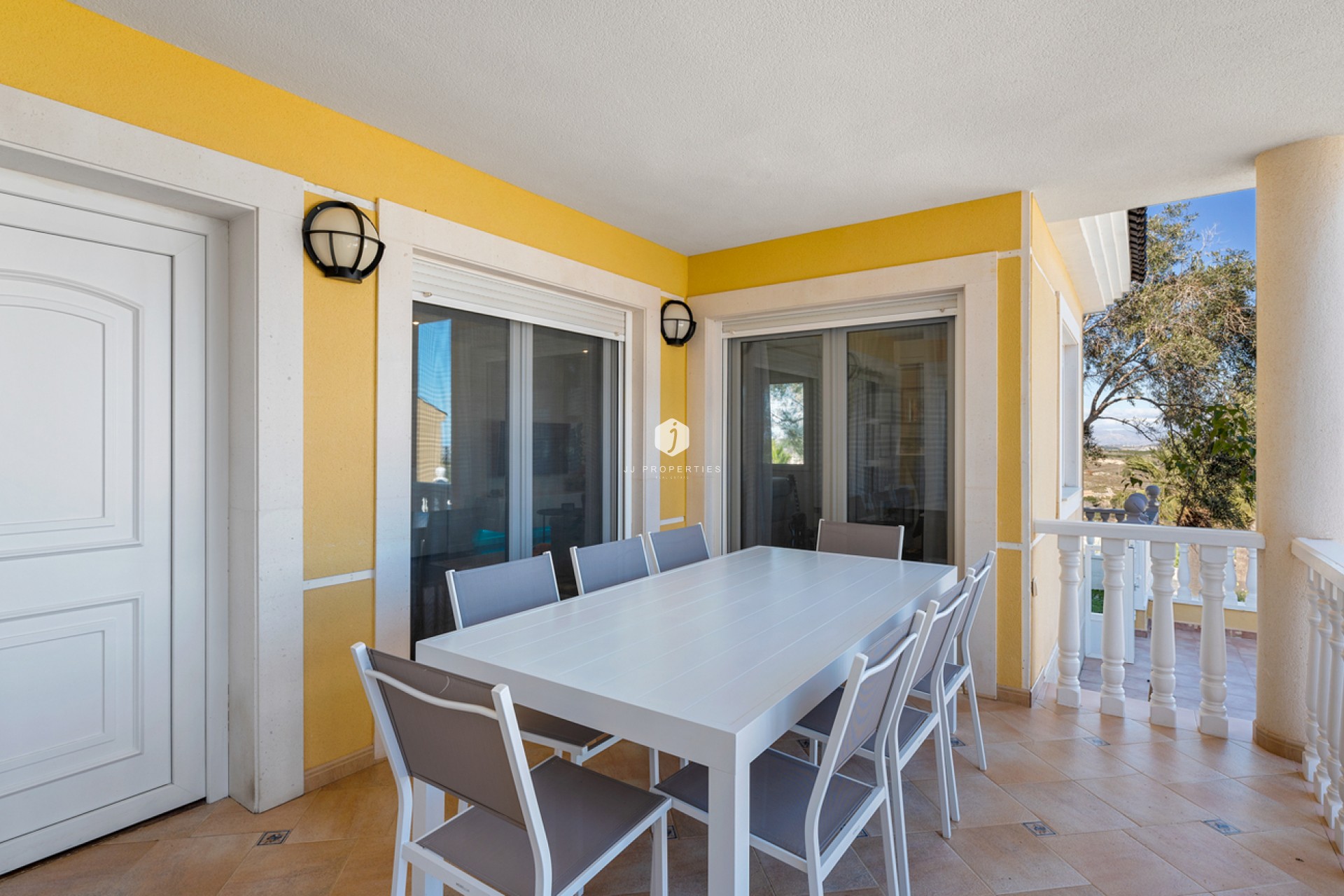 Resale - Villa -
Ciudad De Las Comunicaciones - Costa Blanca