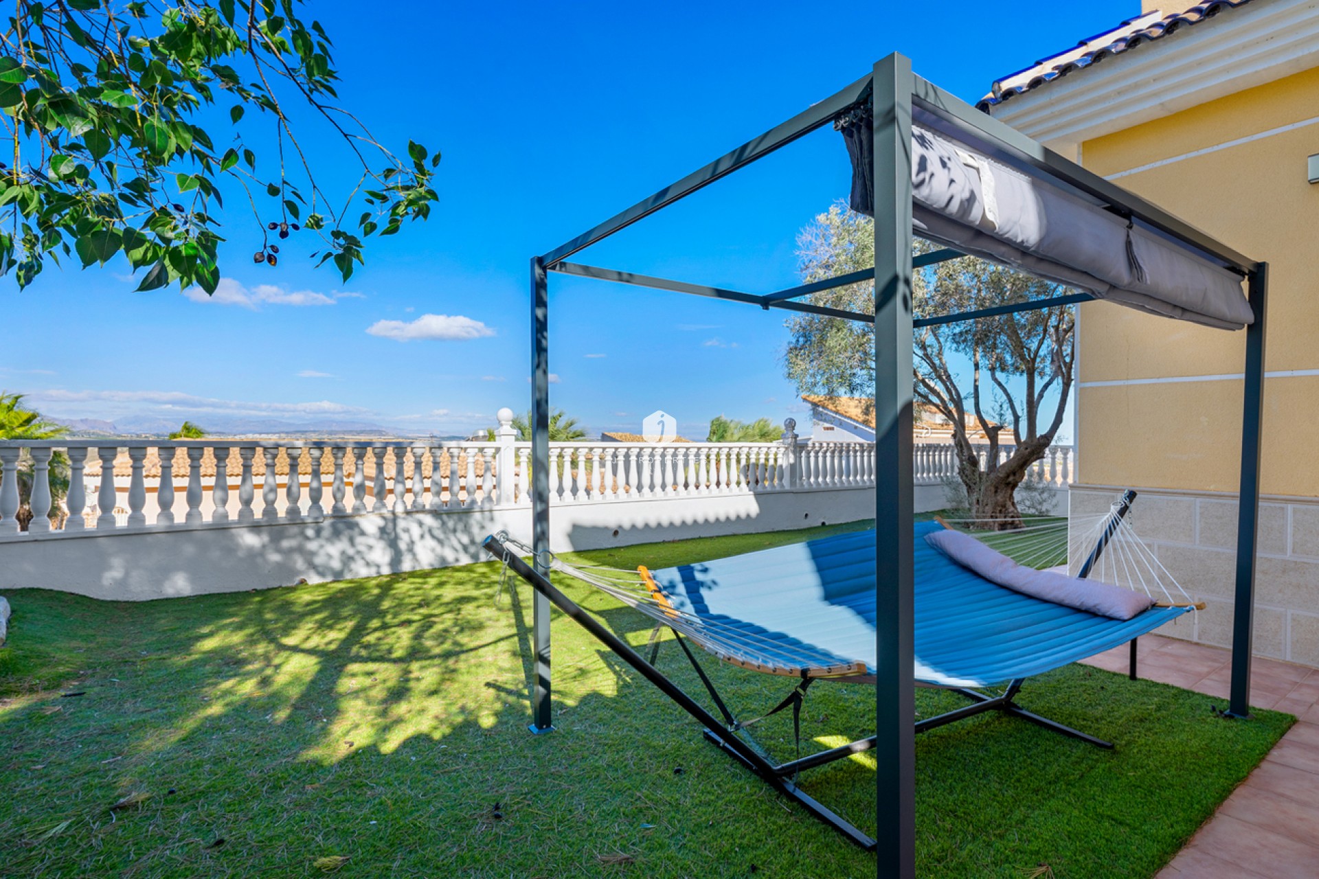 Resale - Villa -
Ciudad De Las Comunicaciones - Costa Blanca