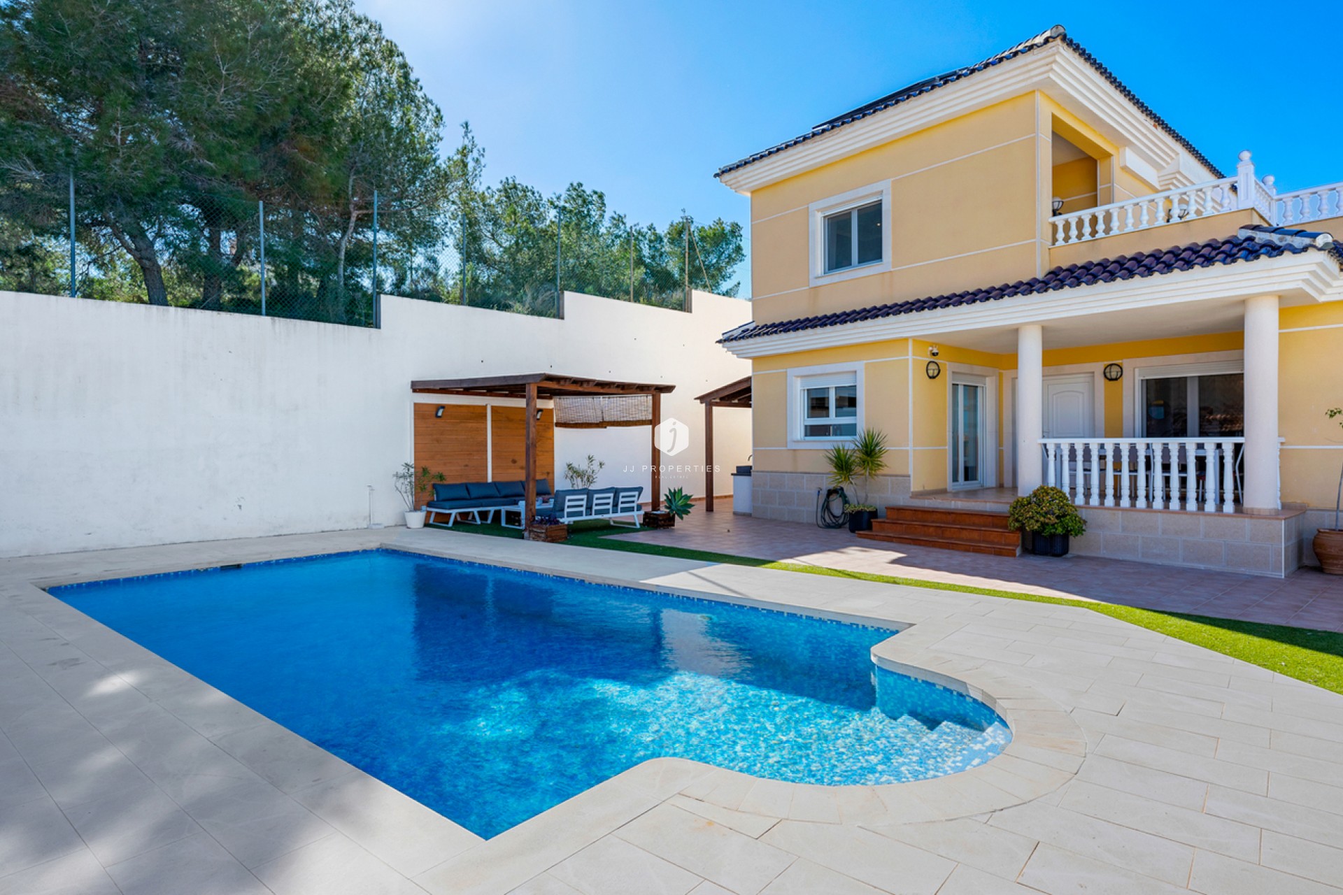 Resale - Villa -
Ciudad De Las Comunicaciones - Costa Blanca