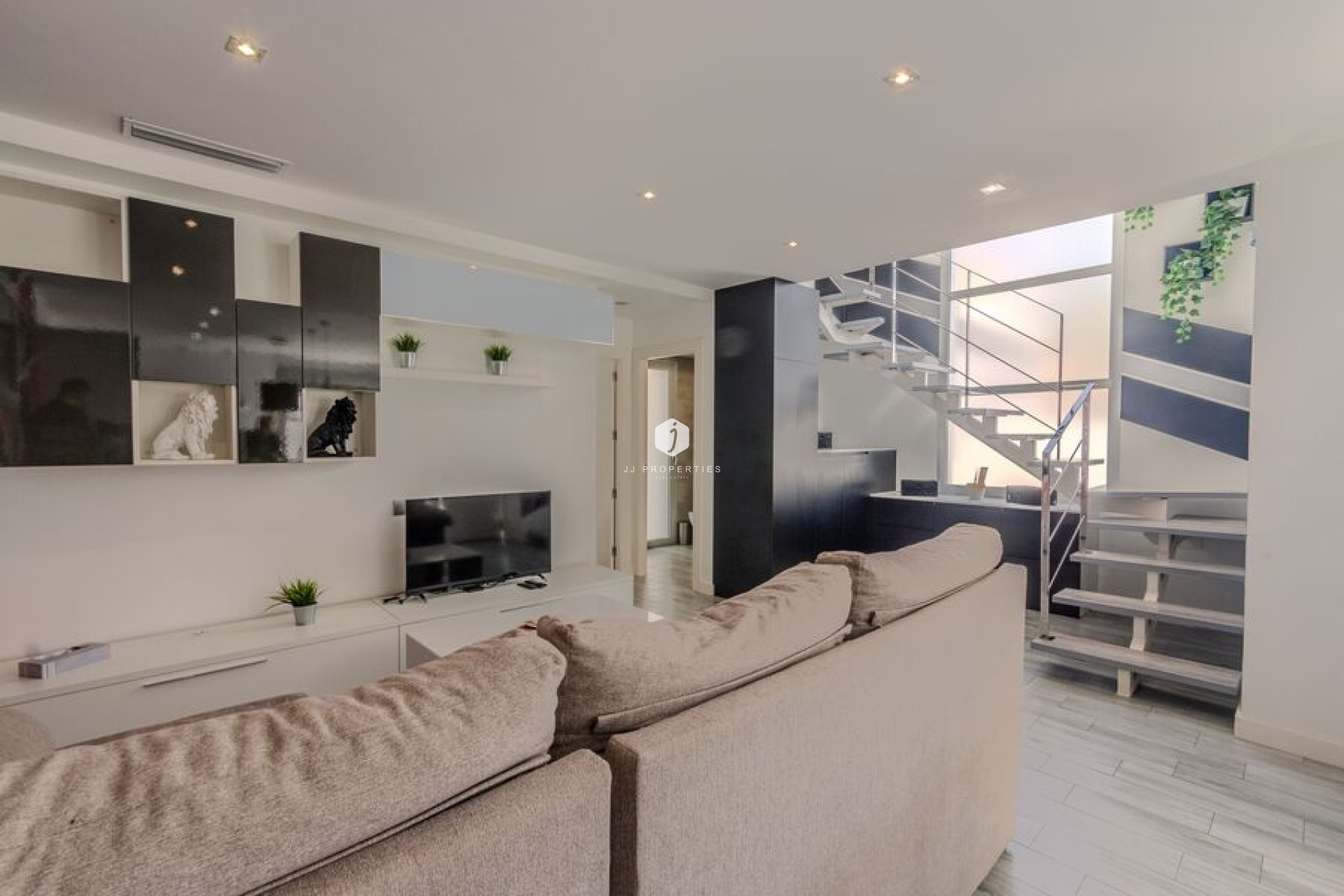 Resale - Villa -
Daya Vieja - Costa Blanca