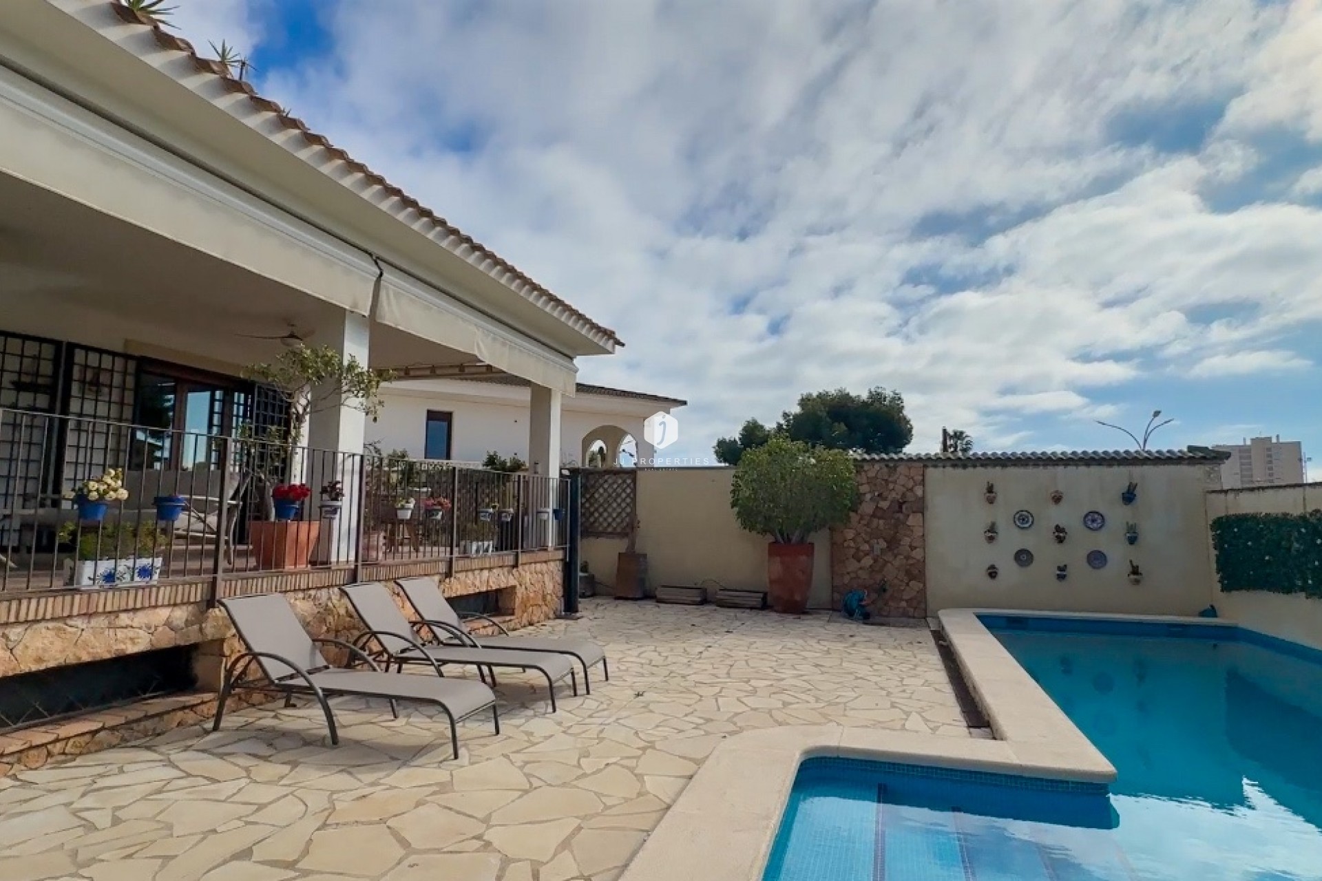 Resale - Villa -
Dehesa de Campoamor - Costa Blanca