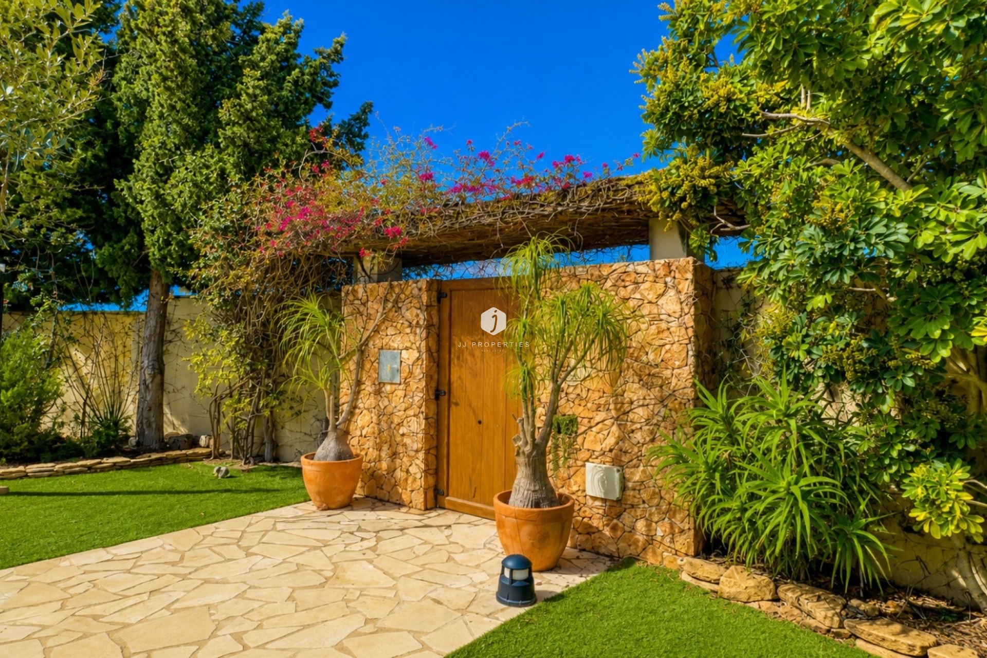 Resale - Villa -
Dehesa de Campoamor - Costa Blanca