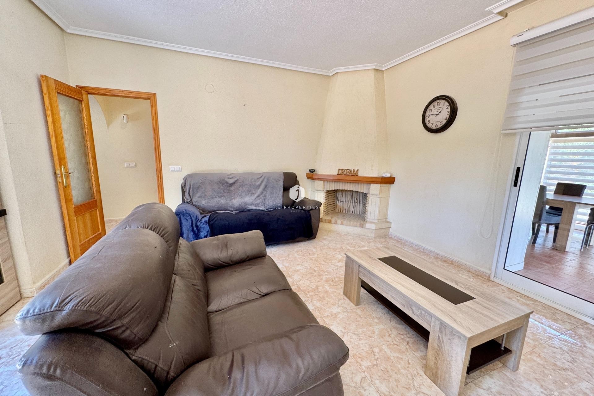 Resale - Villa -
Dolores - Cmno. Escorredor