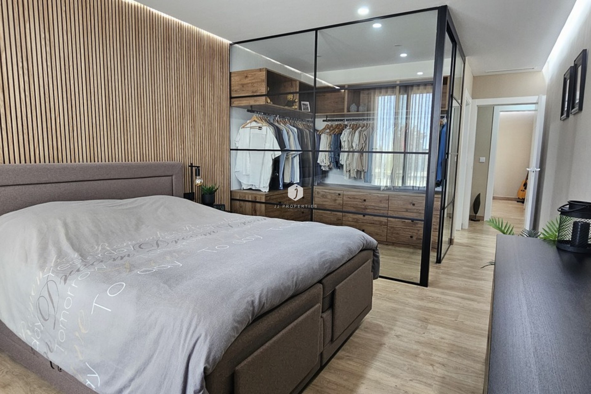 Resale - Villa -
Dolores - Sector 4