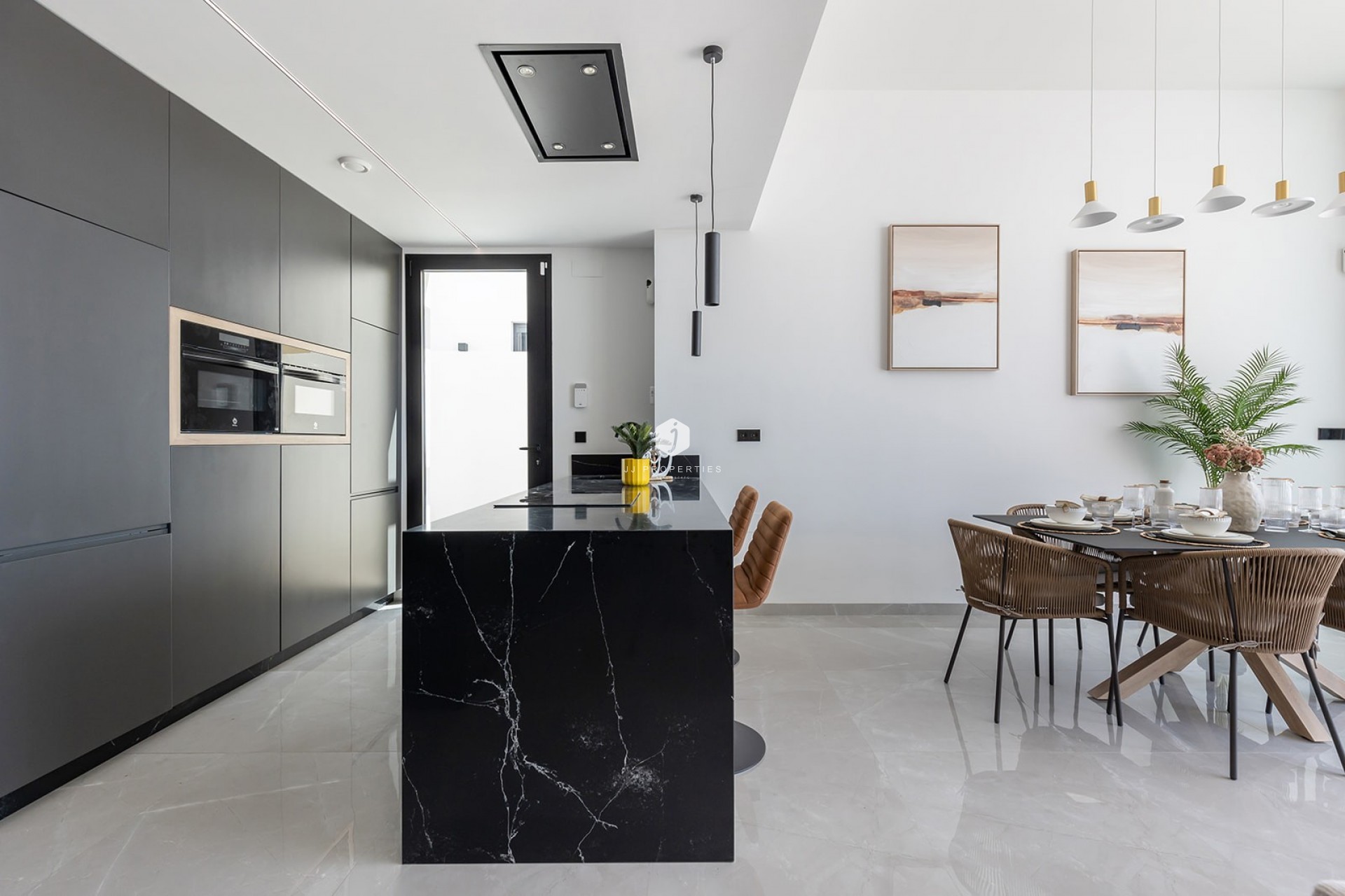 Resale - Villa -
El Chaparral - Inland