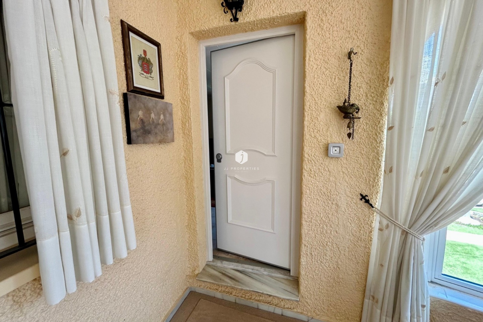 Resale - Villa -
El Chaparral - Inland