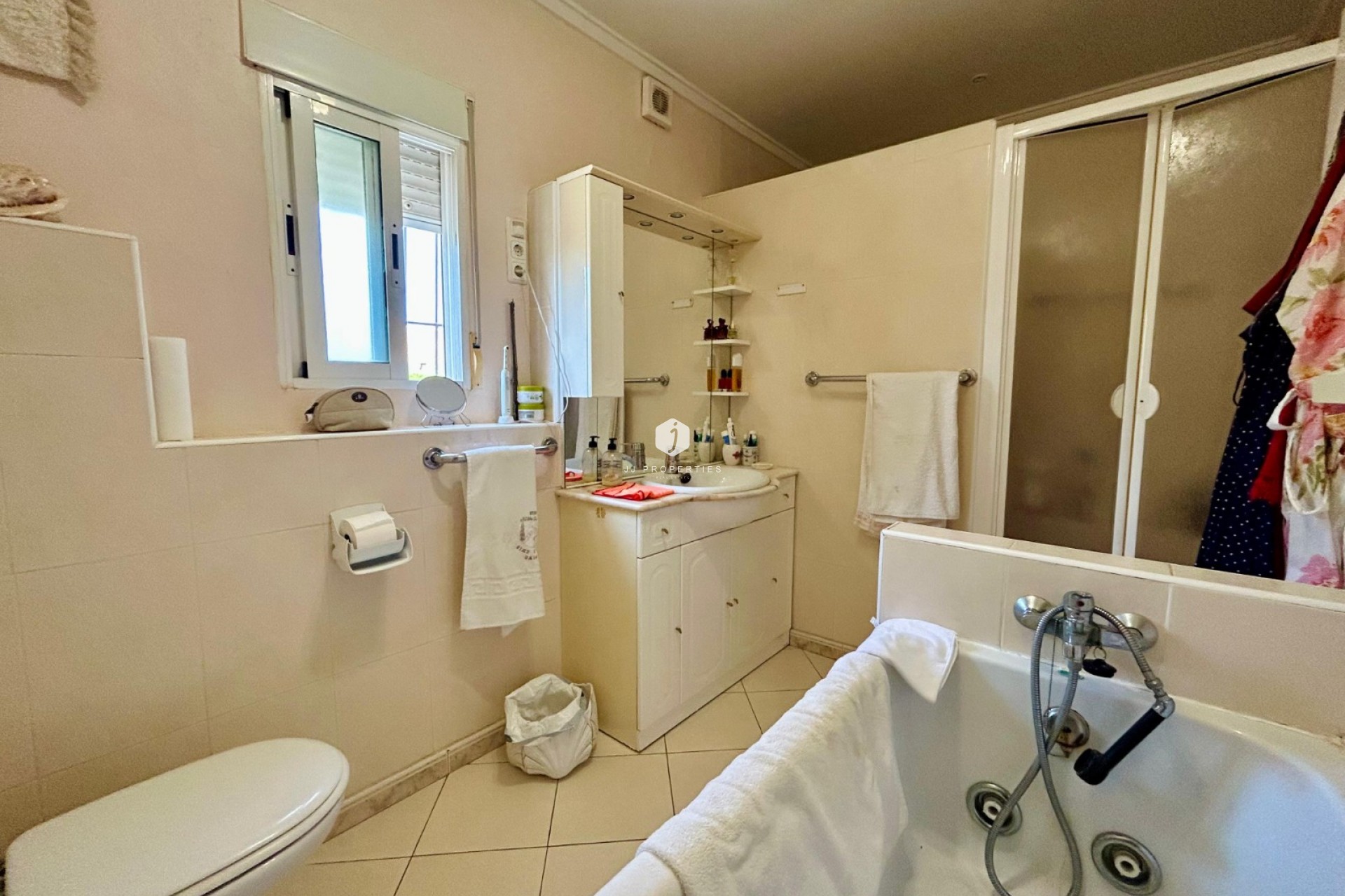 Resale - Villa -
El Chaparral - Inland