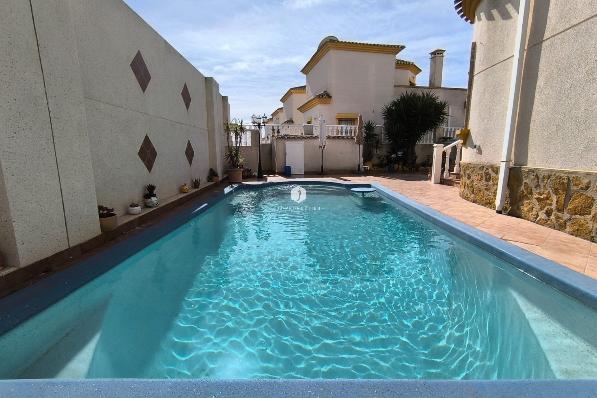 Resale - Villa -
El Raso - Costa Blanca