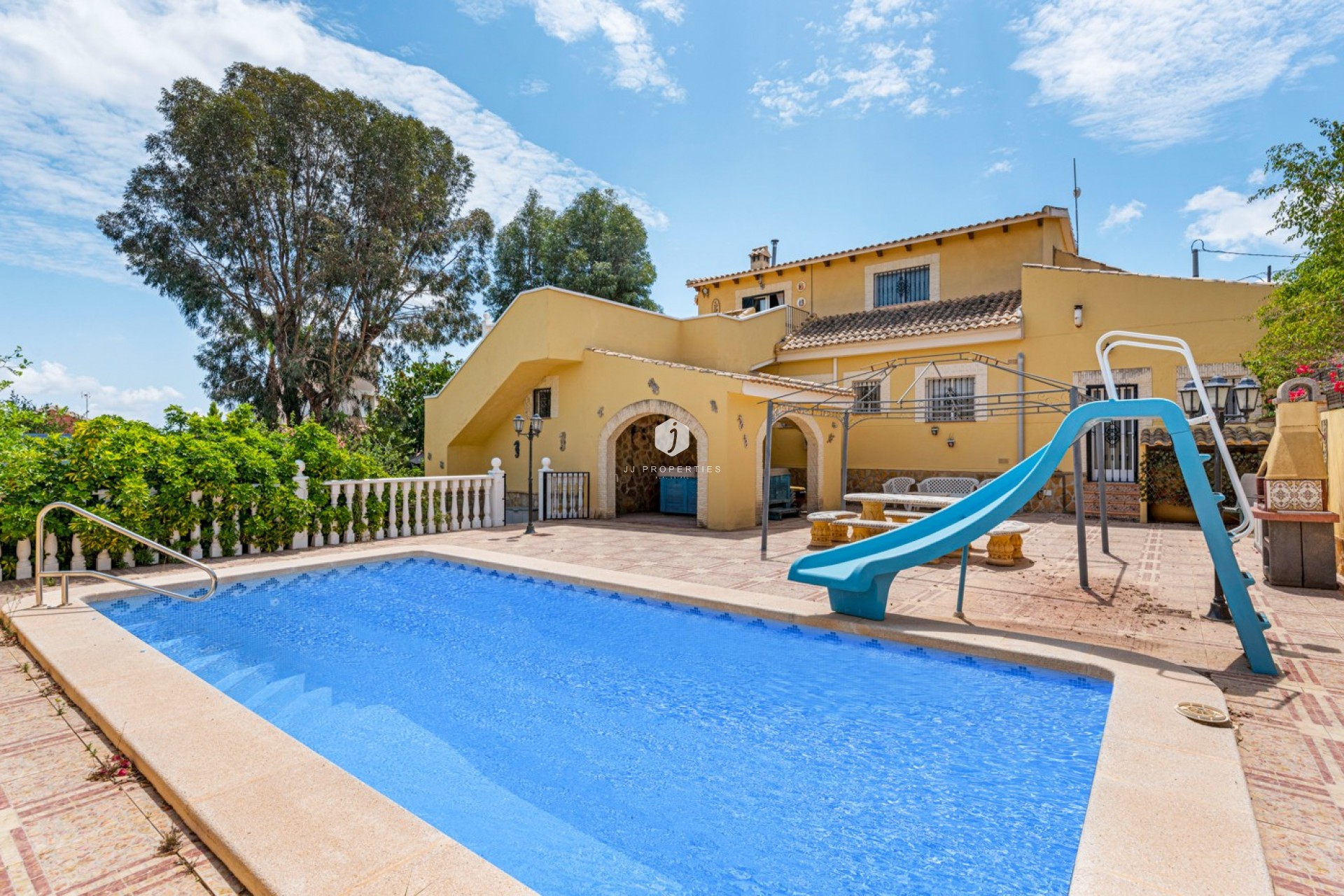 Resale - Villa -
Jacarilla - Inland