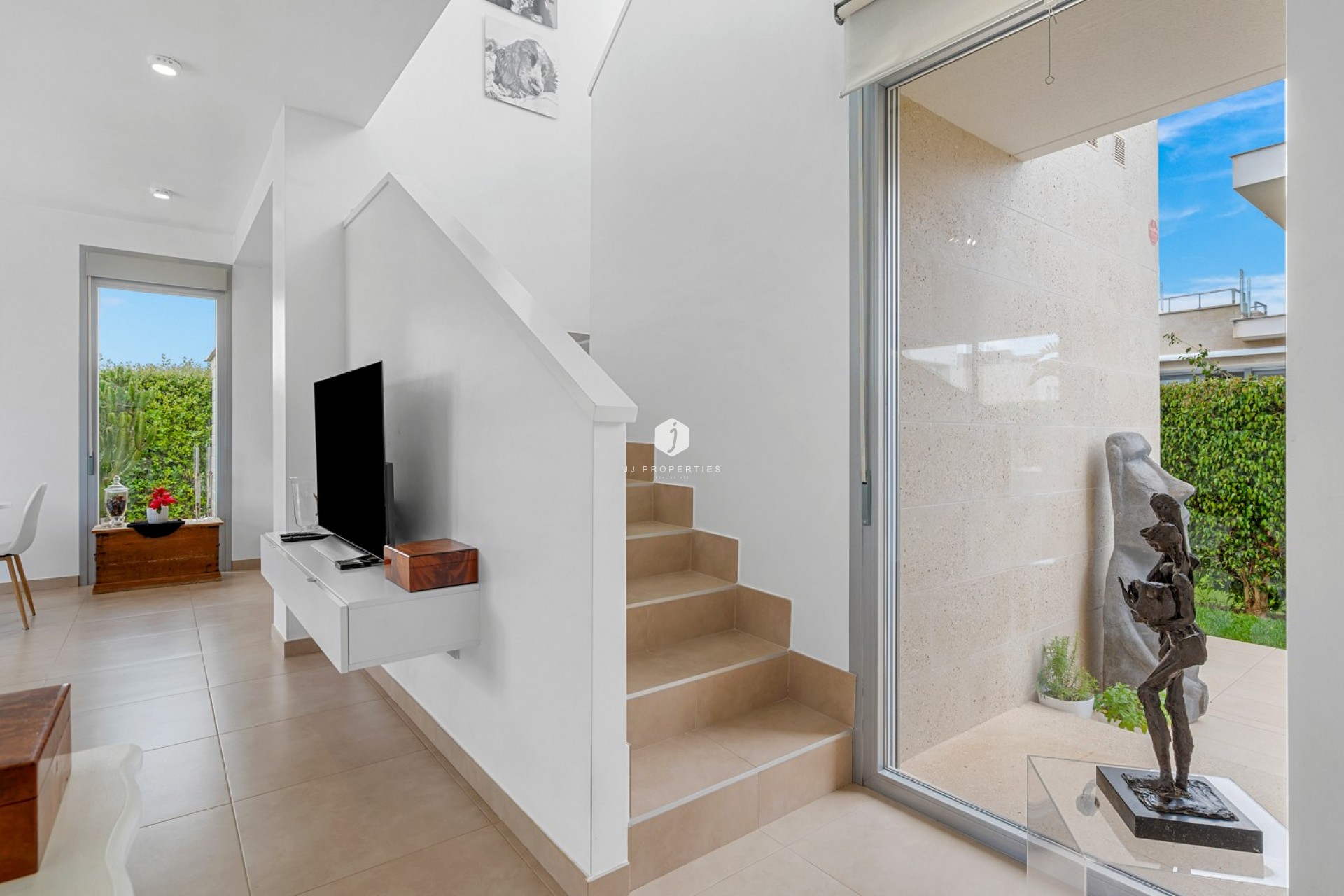 Resale - Villa -
Jacarilla - Inland