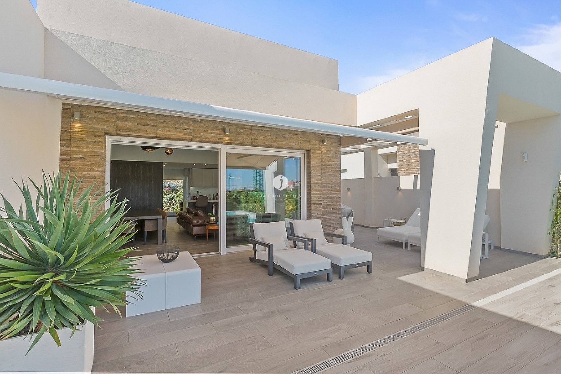 Resale - Villa -
La Finca Golf Resort - Inland