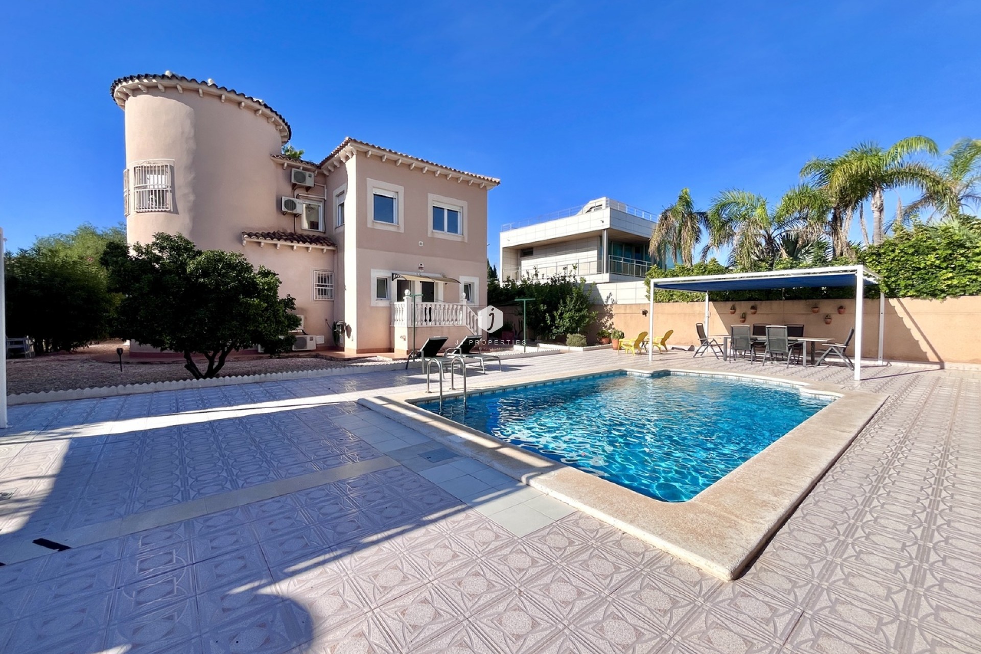 Resale - Villa -
La Zenia - Costa Blanca