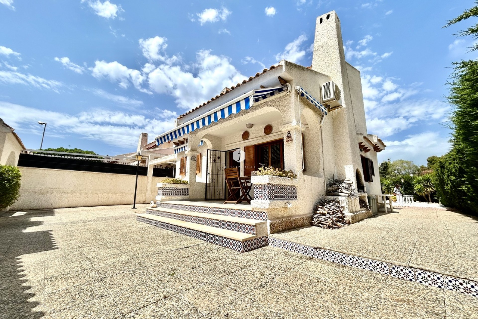Resale - Villa -
La Zenia - Costa Blanca