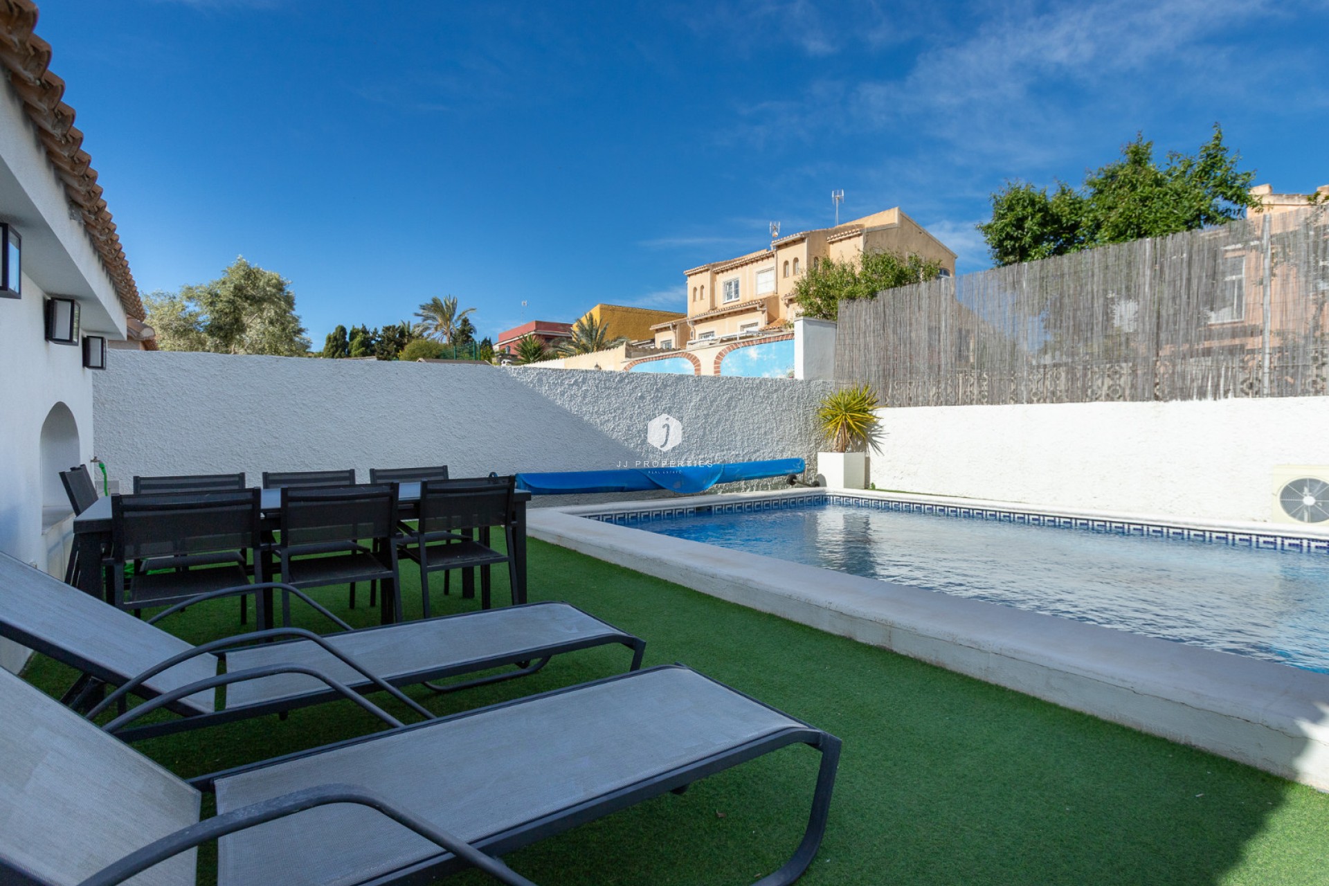 Resale - Villa -
Los Balcones - Costa Blanca