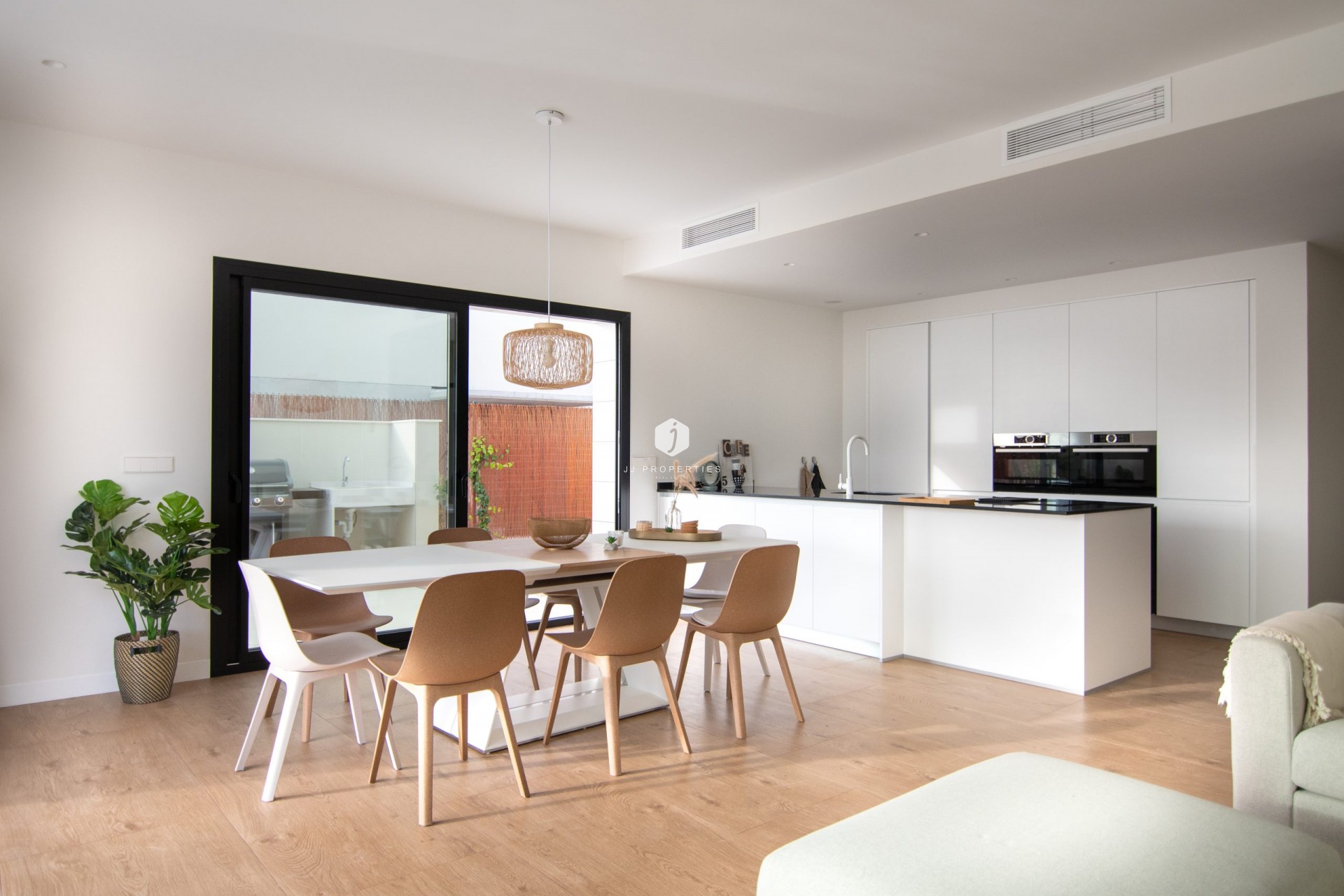 Resale - Villa -
Los Montesinos - Costa Blanca