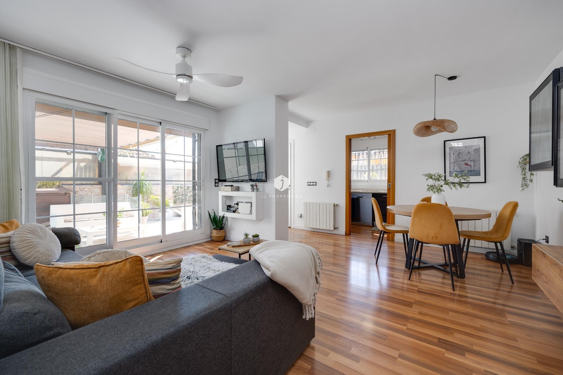 Resale - Villa -
Los Montesinos - La herrada