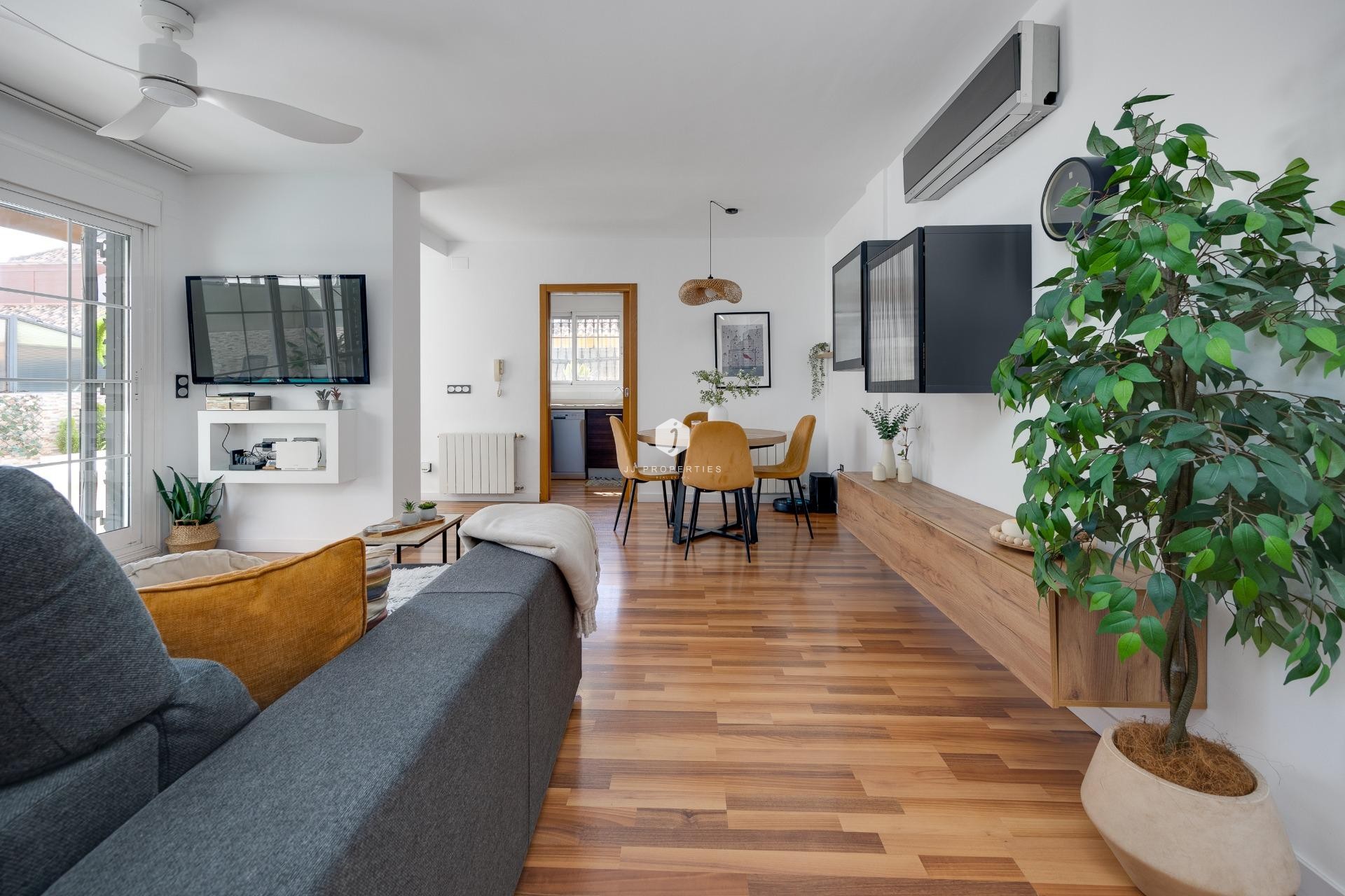 Resale - Villa -
Los Montesinos - La herrada