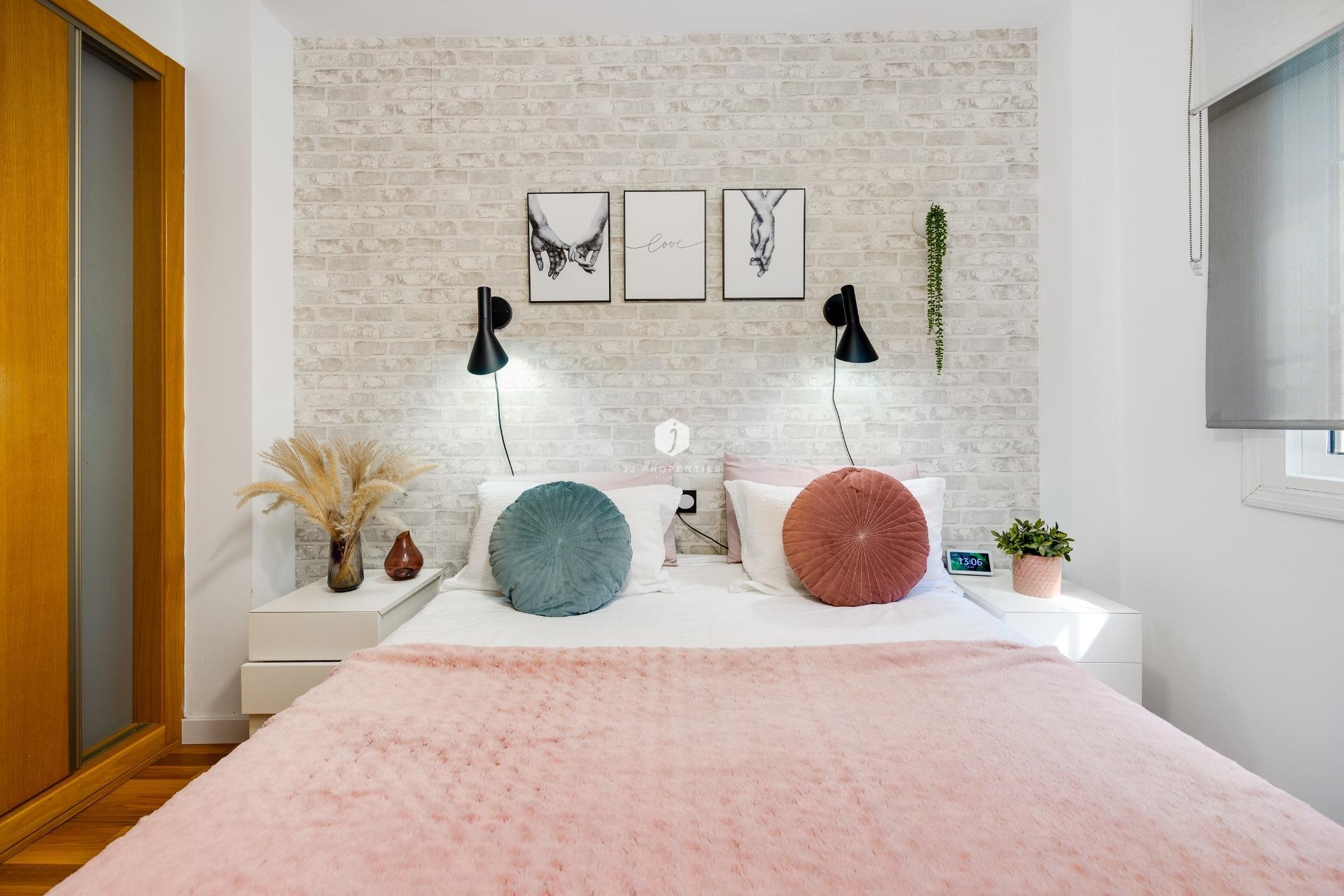 Resale - Villa -
Los Montesinos - La herrada