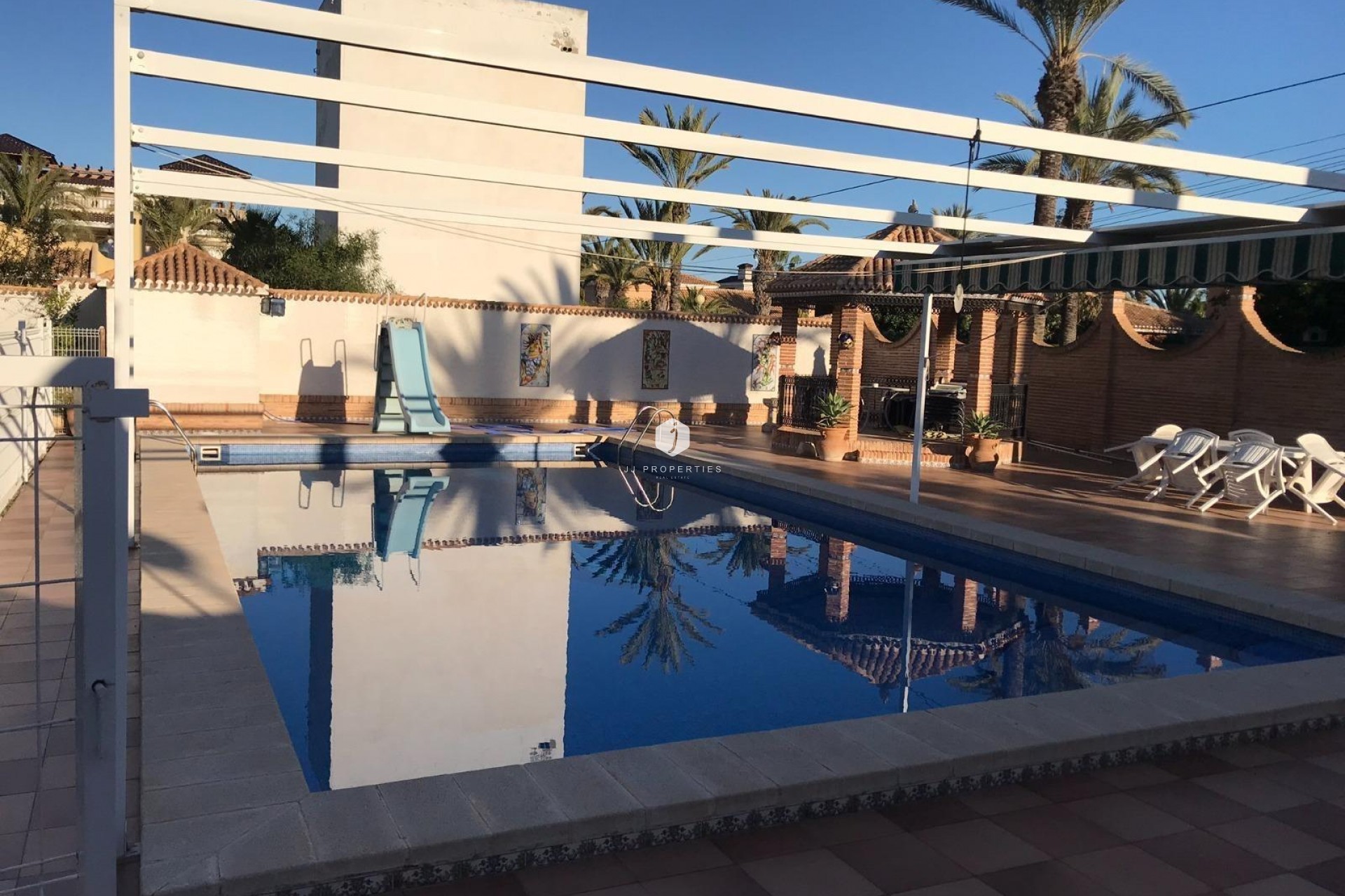 Resale - Villa -
Orihuela Costa - Cabo Roig