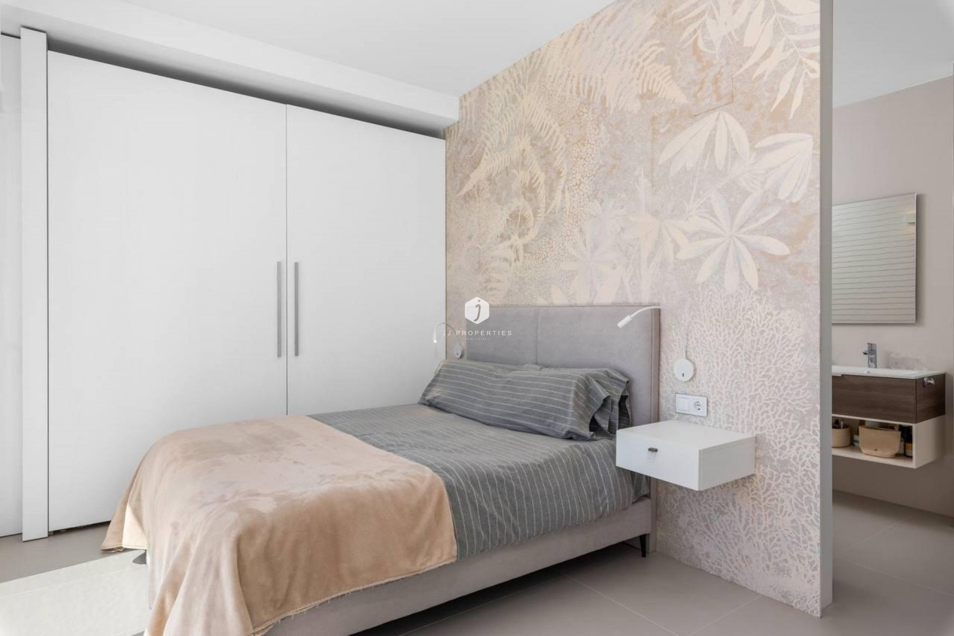 Resale - Villa -
Orihuela Costa - Campoamor