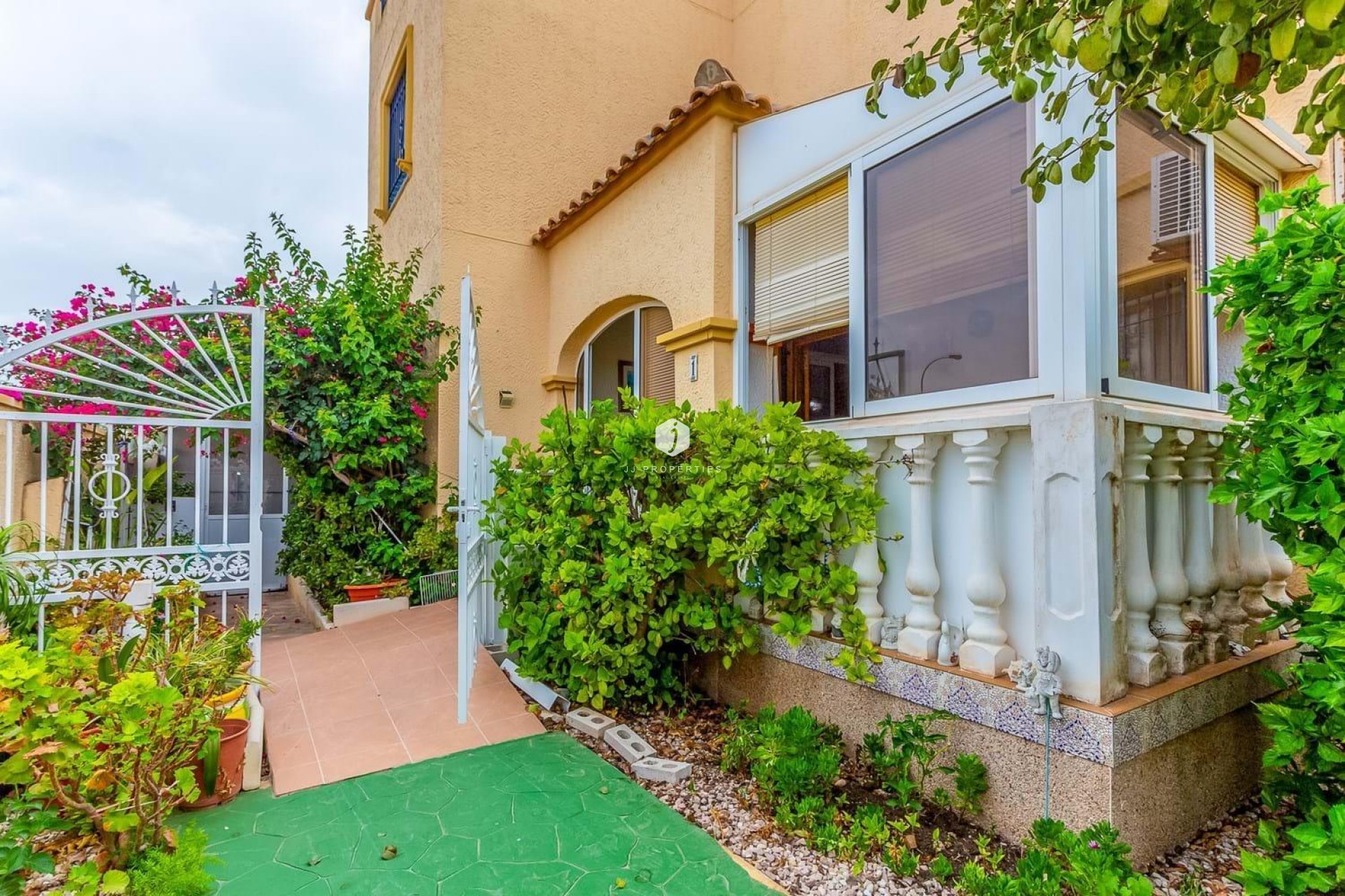 Resale - Villa -
Orihuela Costa - Costa Blanca