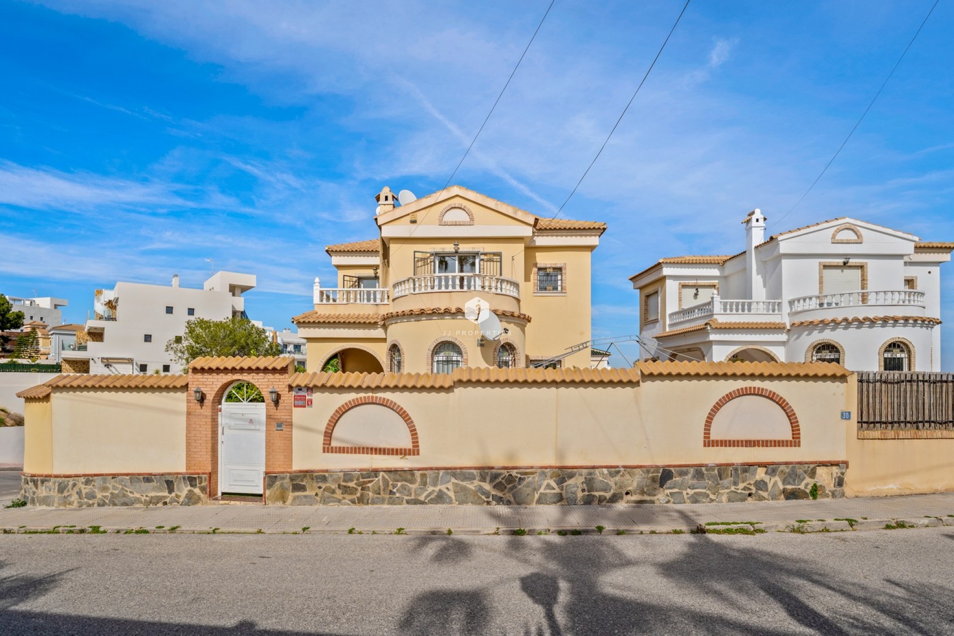 Resale - Villa -
Orihuela Costa - Costa Blanca
